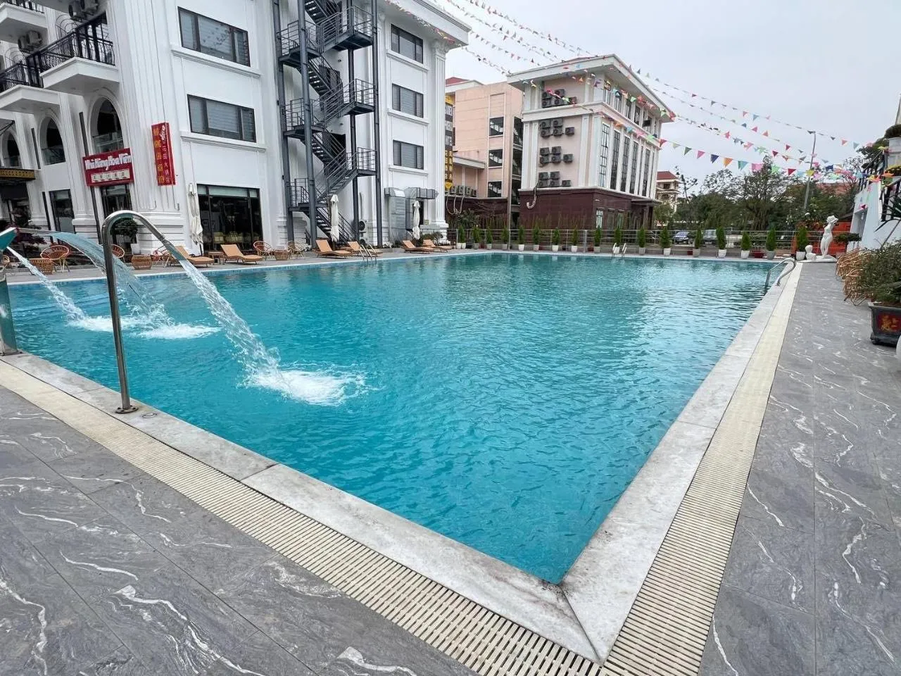 Swimming pool in Royal Phoenix Hotel Bac Ninh