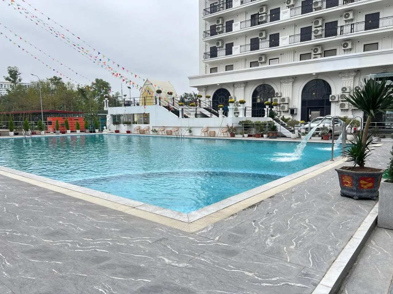 Swimming pool in Royal Phoenix Hotel Bac Ninh