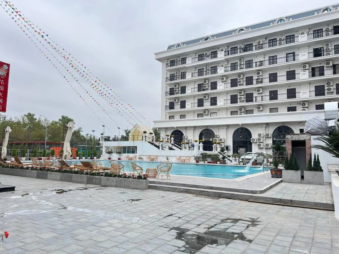 Swimming pool in Royal Phoenix Hotel Bac Ninh
