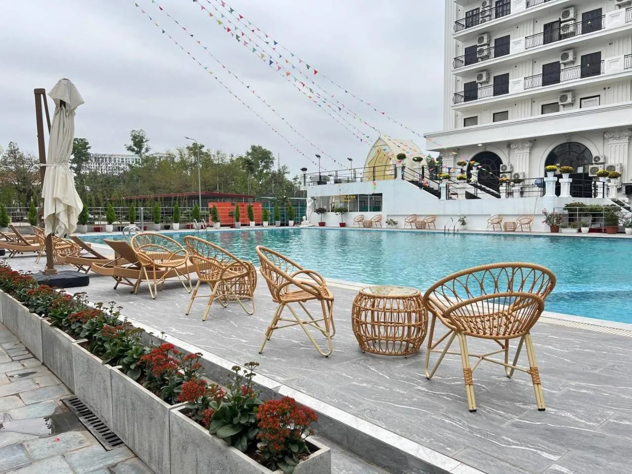 Swimming pool in Royal Phoenix Hotel Bac Ninh