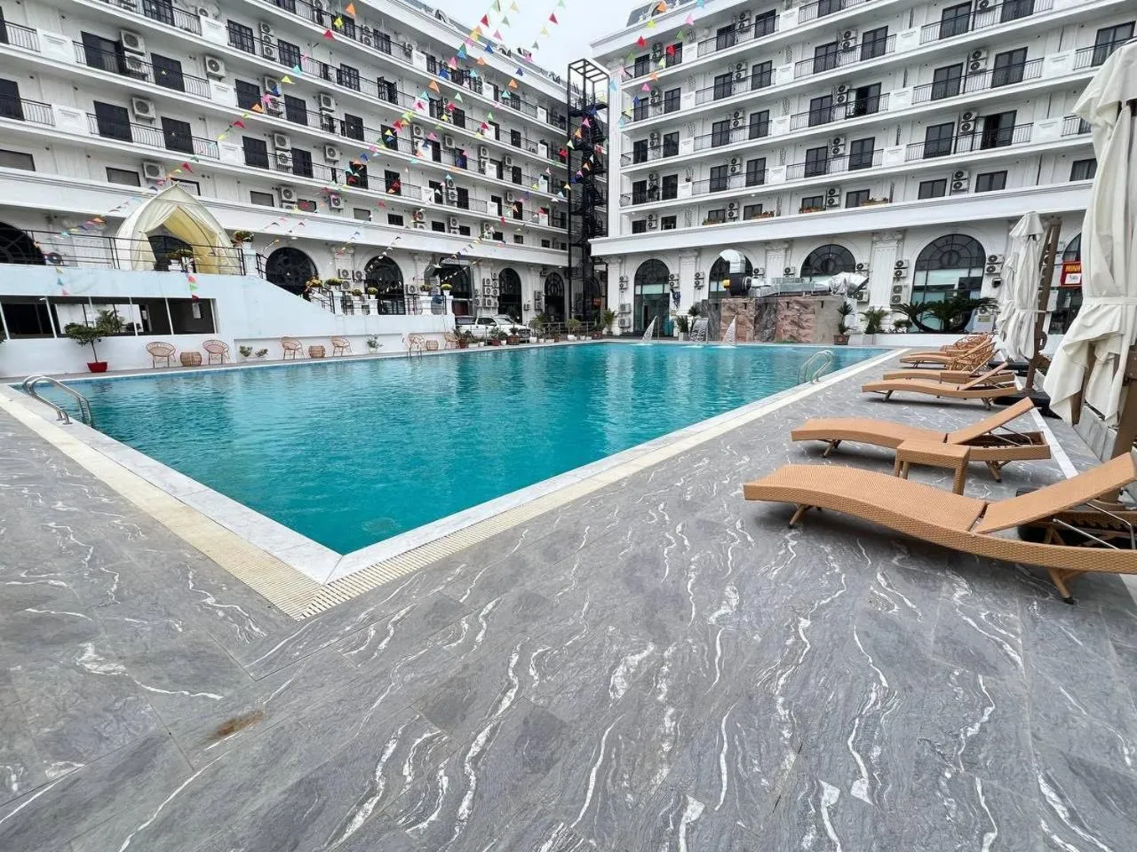 Swimming pool in Royal Phoenix Hotel Bac Ninh