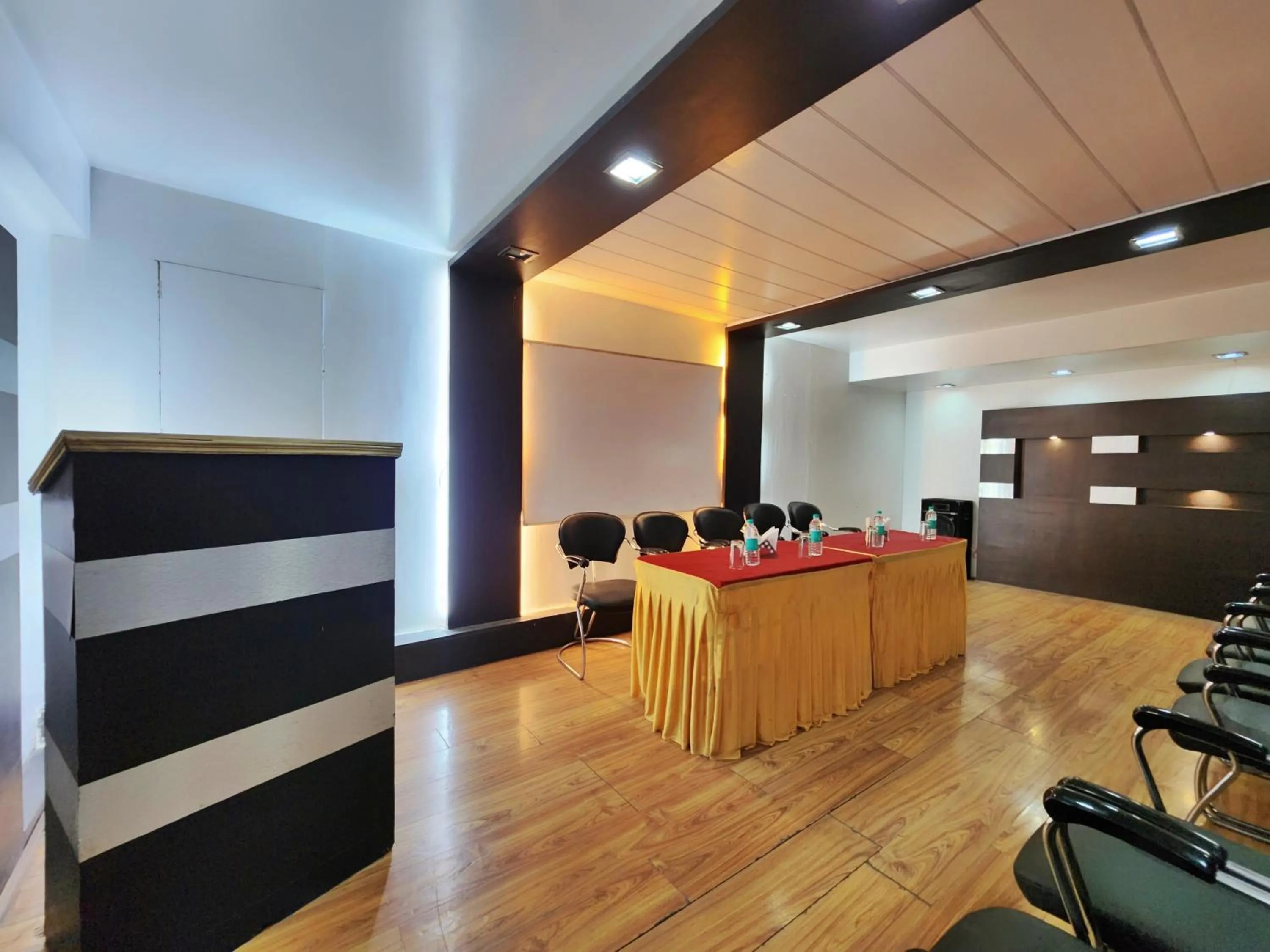 Meeting/conference room in Hotel Surya Shimla
