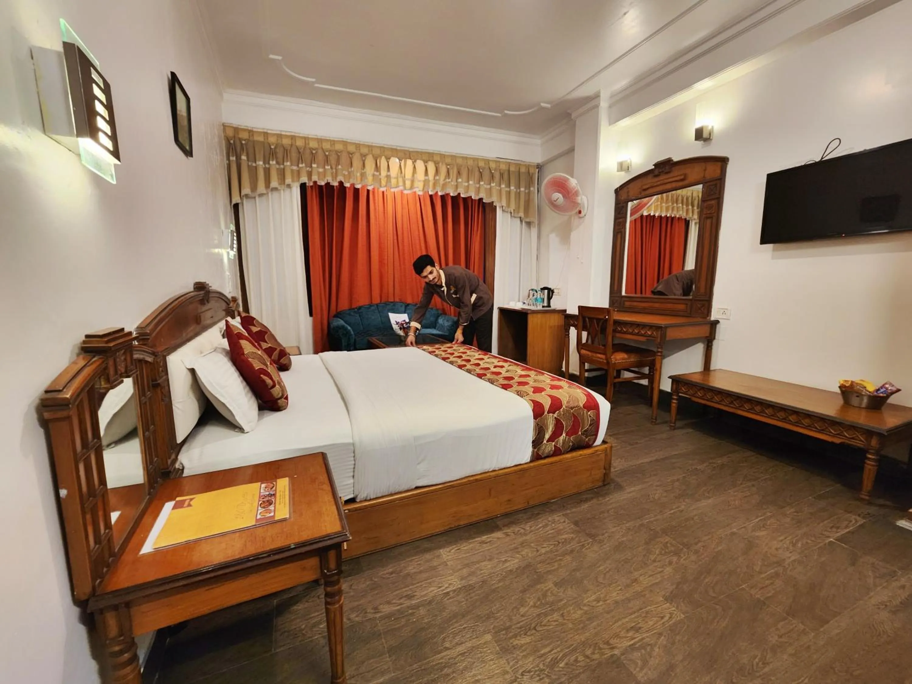 TV and multimedia, Bed in Hotel Surya Shimla