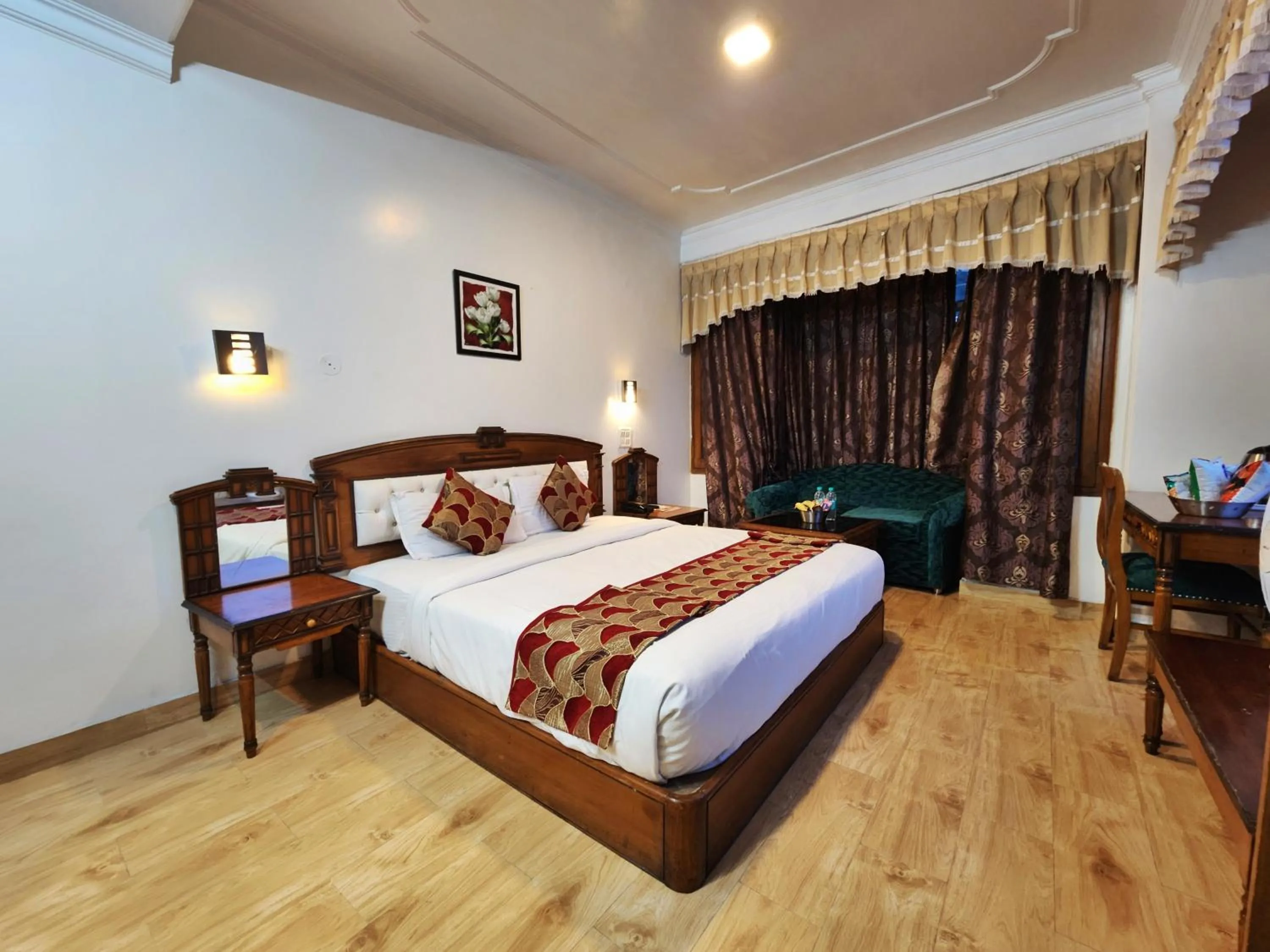 Photo of the whole room, Bed in Hotel Surya Shimla