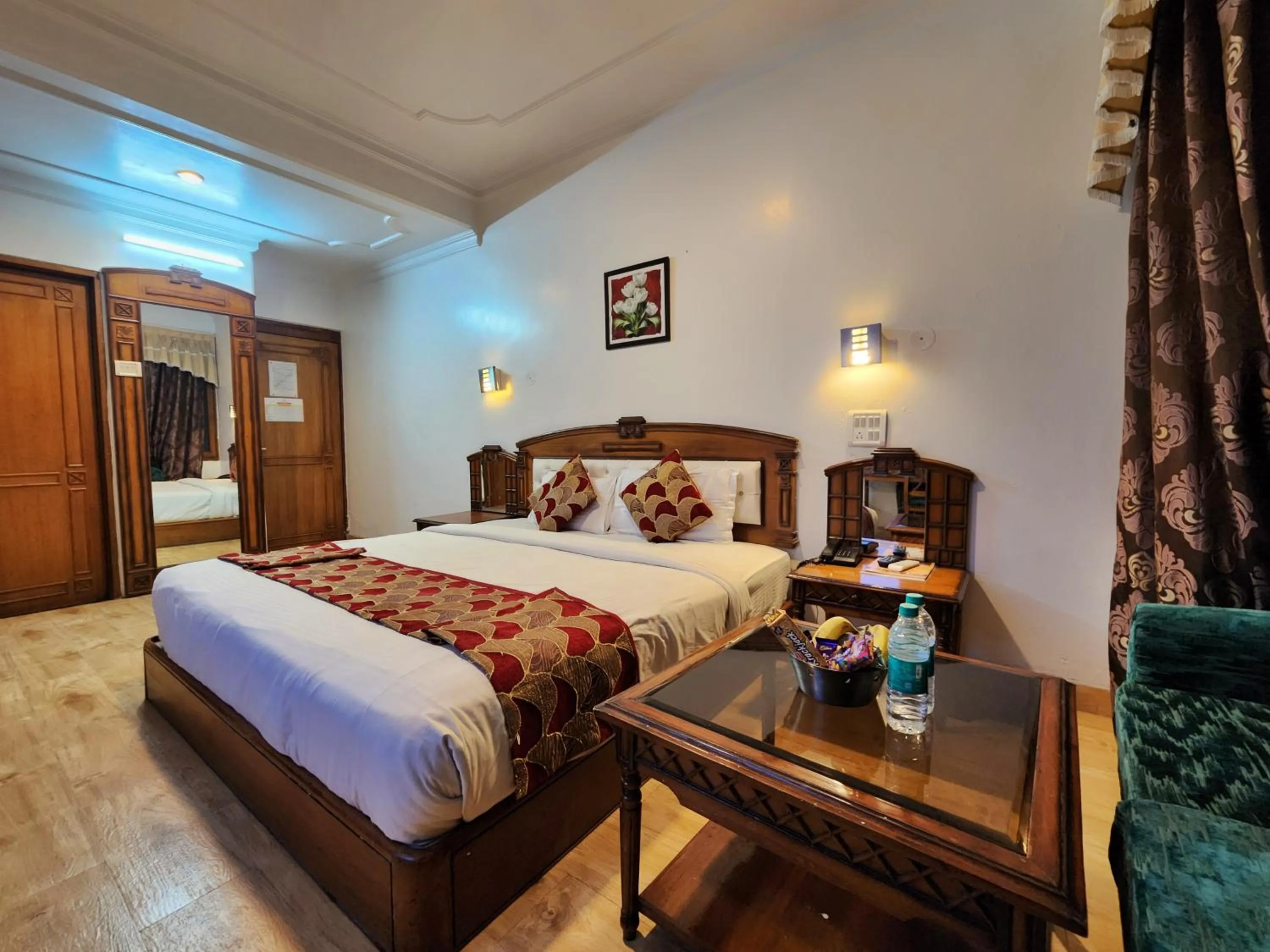 Seating area, Bed in Hotel Surya Shimla