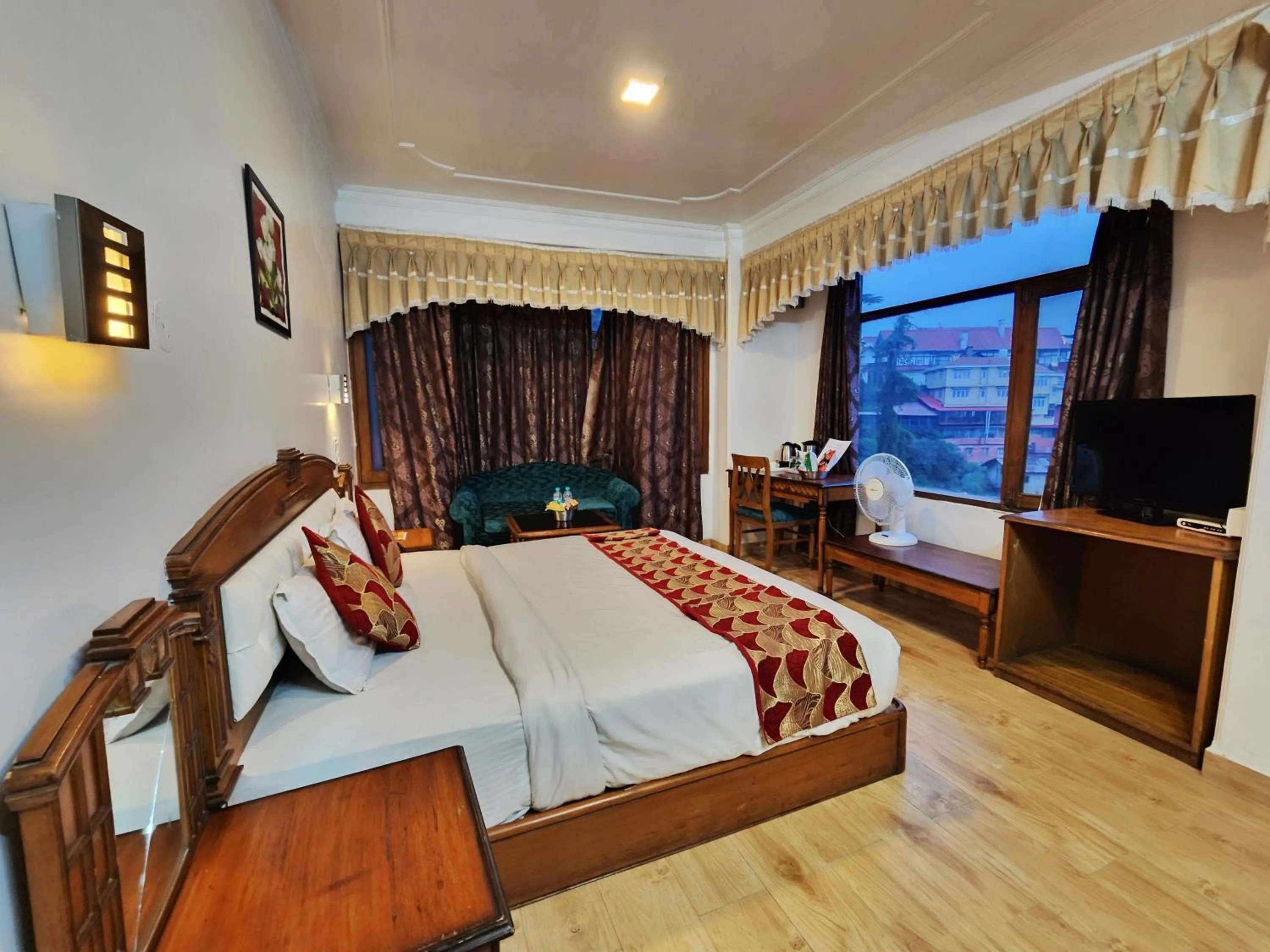 TV and multimedia, Bed in Hotel Surya Shimla
