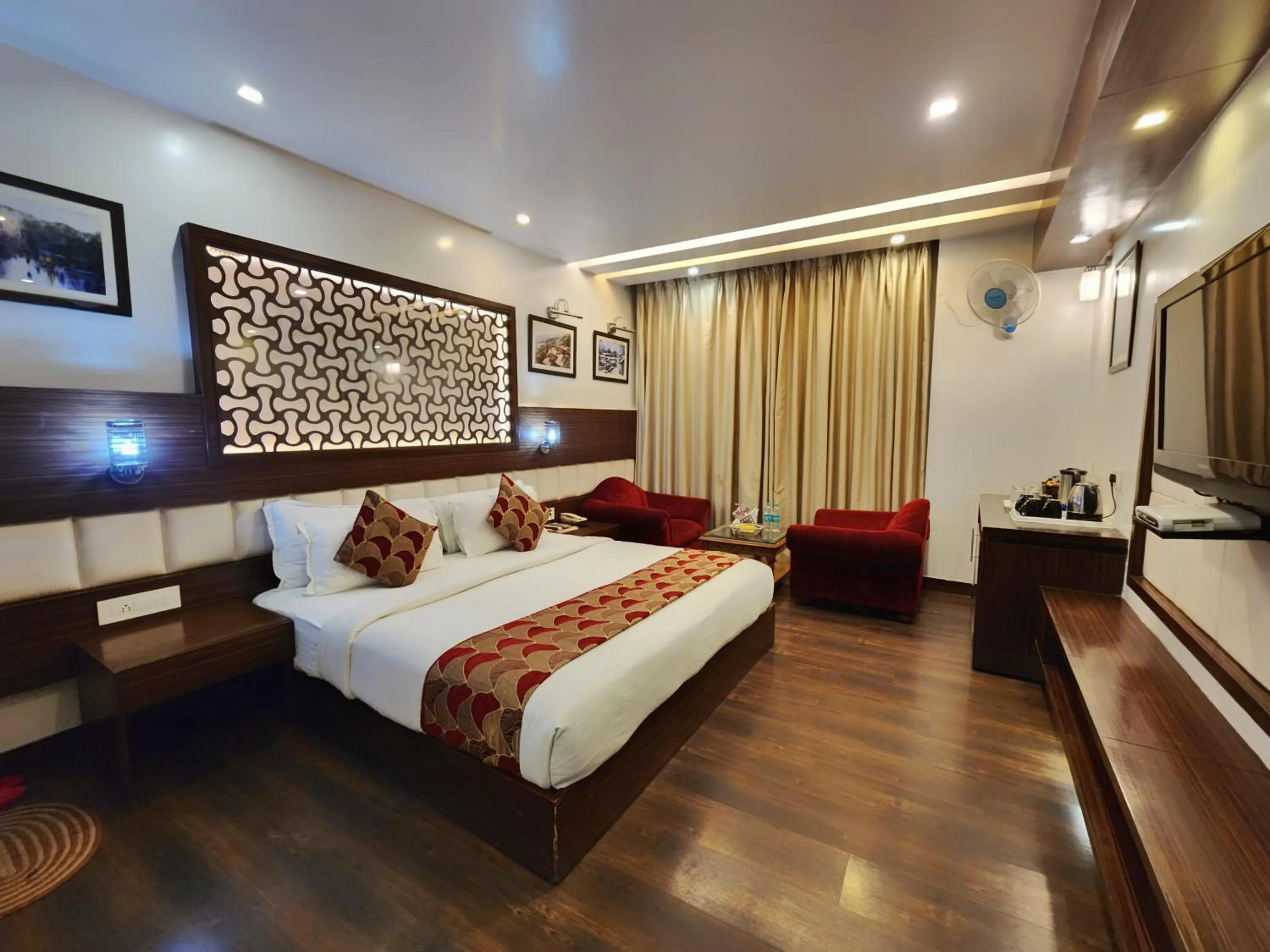 TV and multimedia, Bed in Hotel Surya Shimla