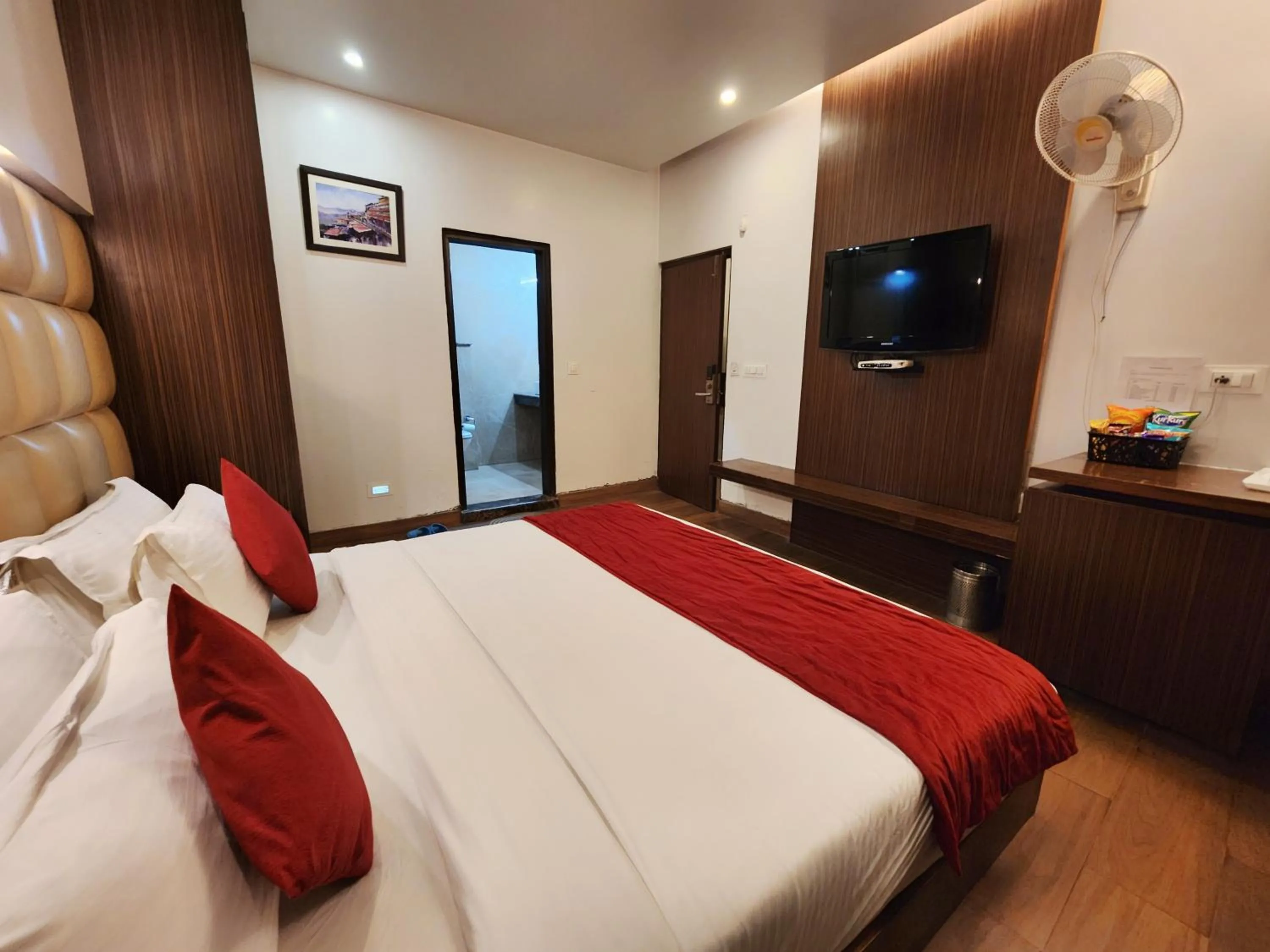 TV and multimedia, Bed in Hotel Surya Shimla