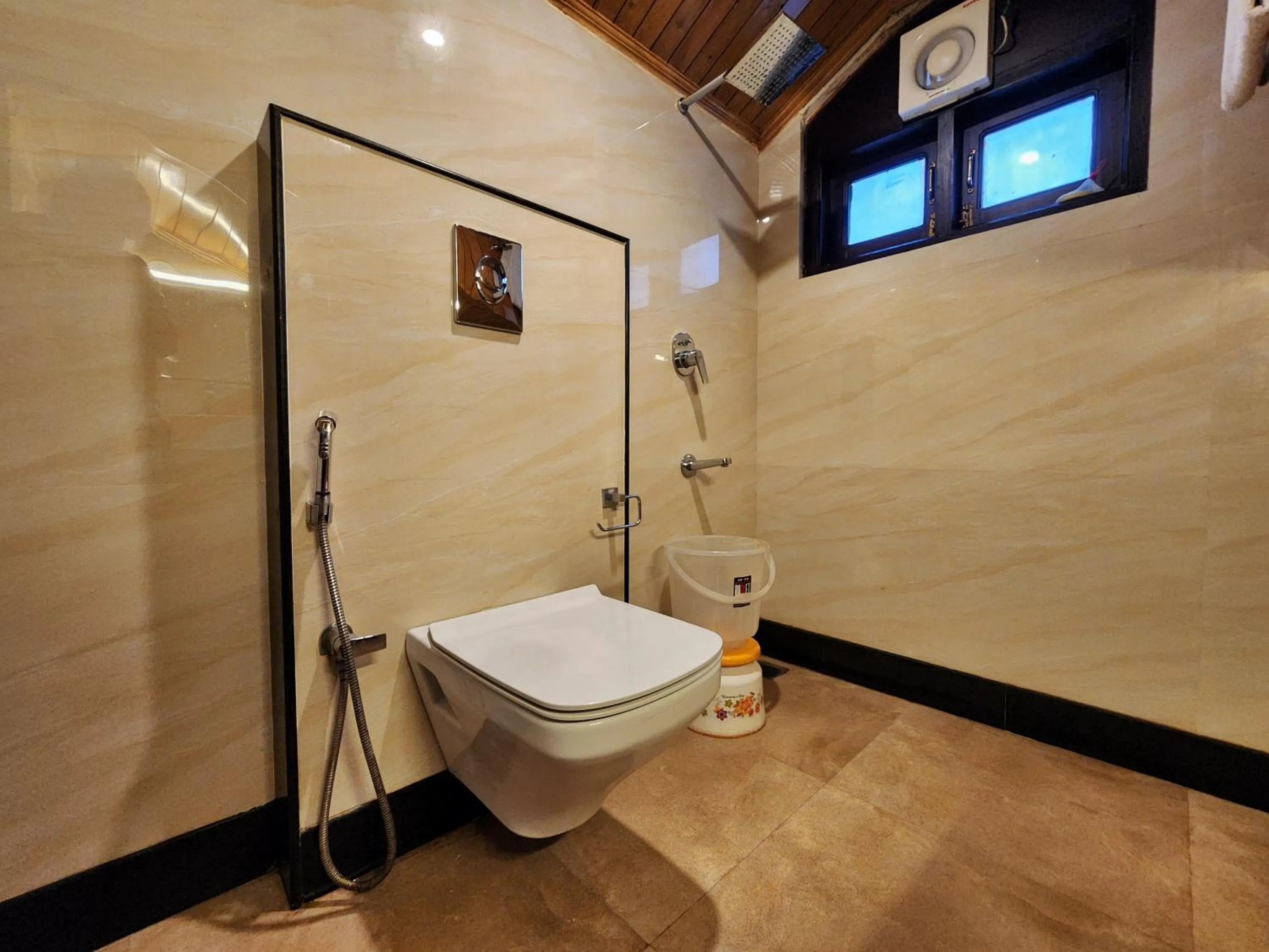 Toilet in Hotel Surya Shimla