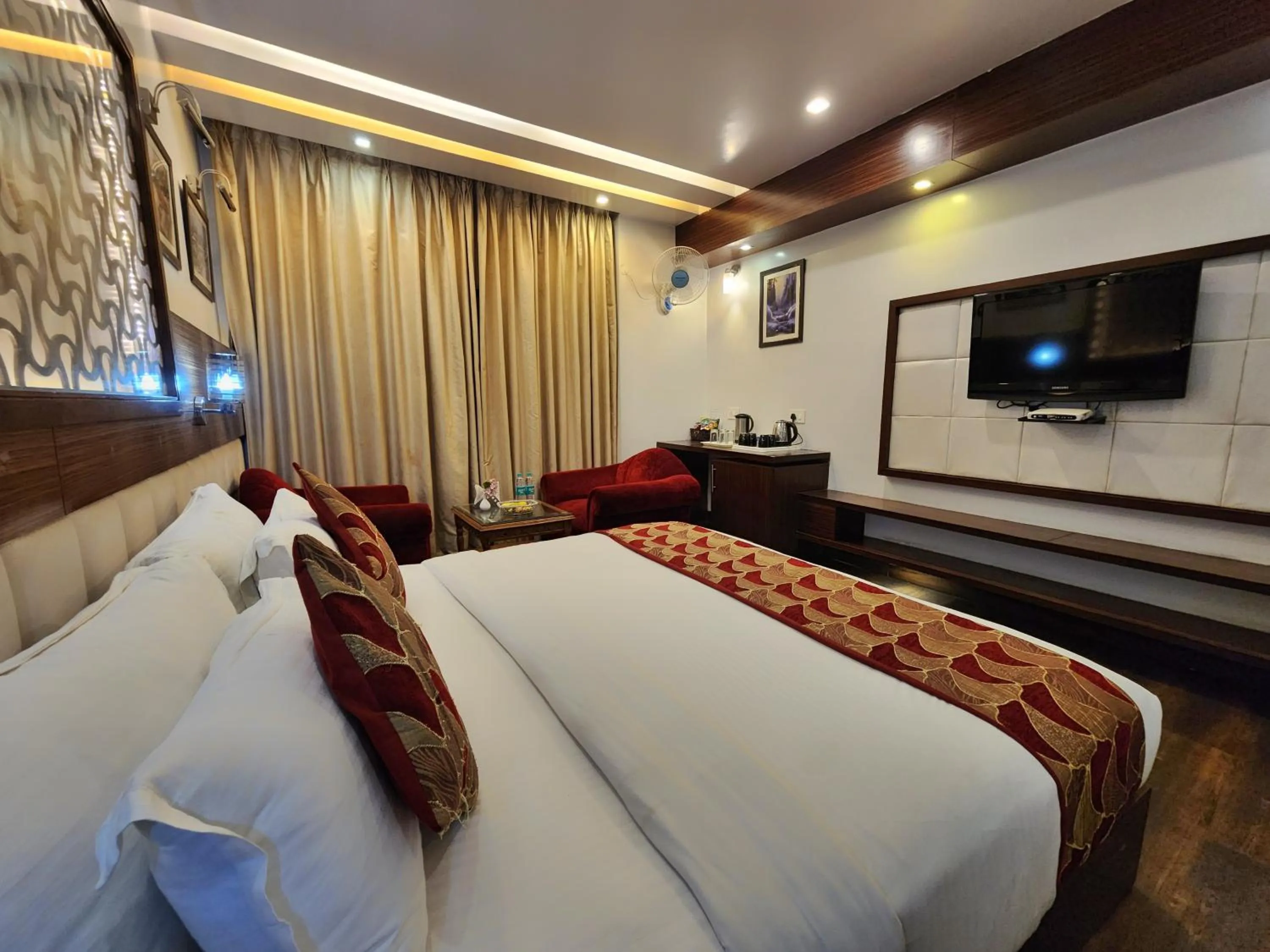 TV and multimedia, Bed in Hotel Surya Shimla