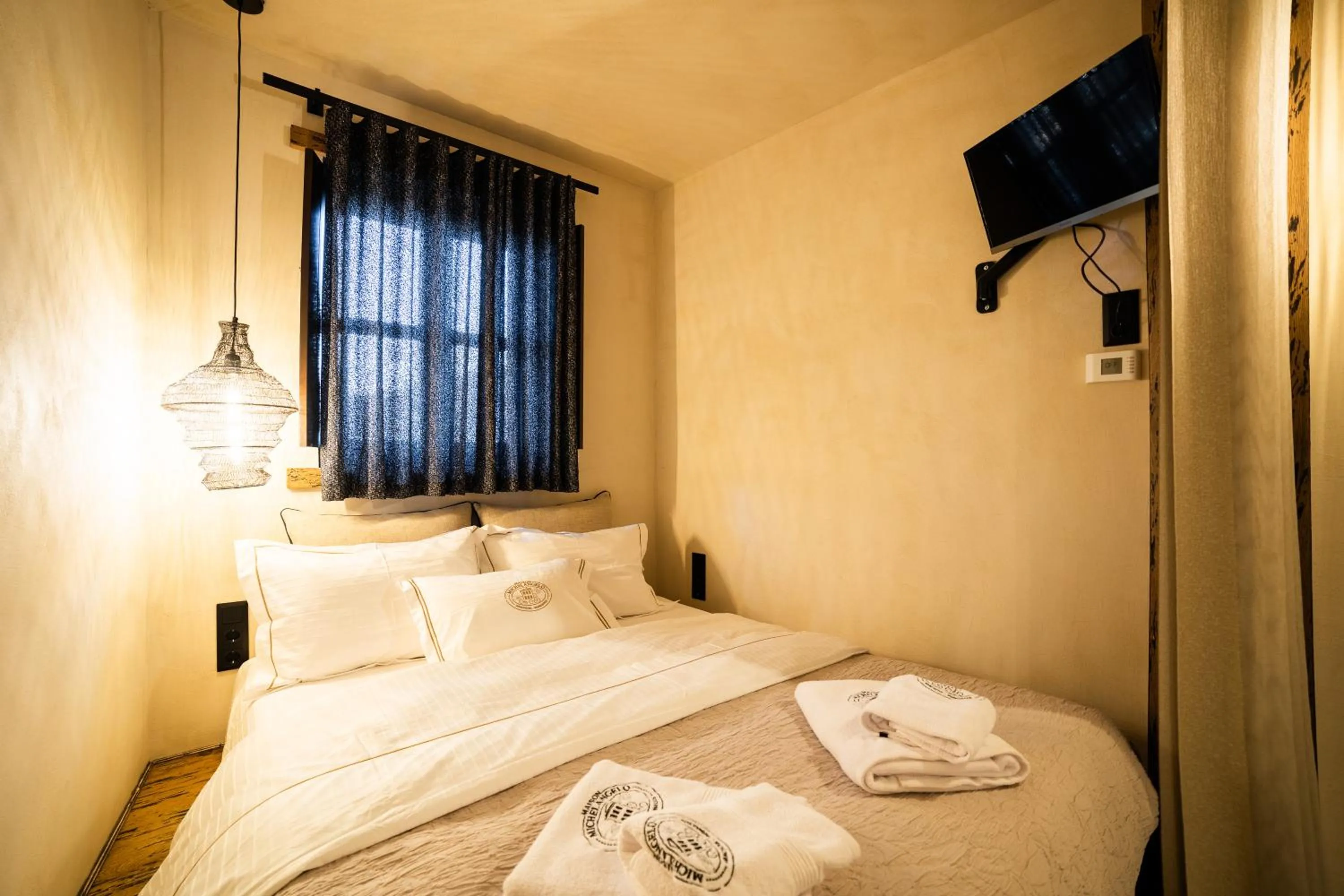 Bed in Maison Michelangelo