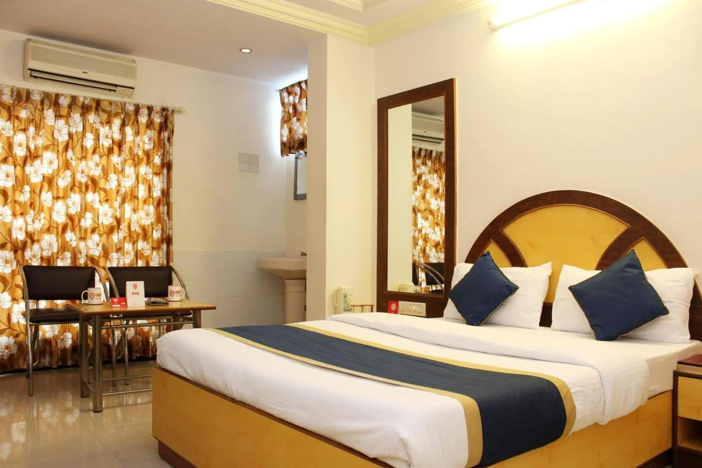 Bed in Hotel Gangothri