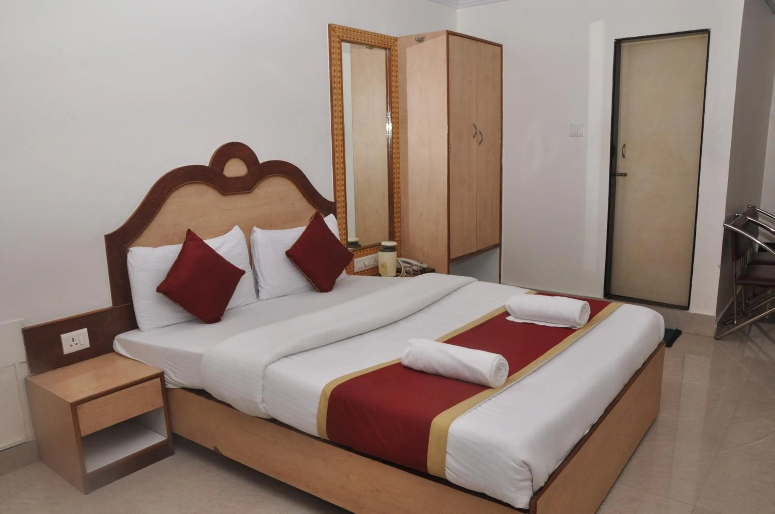 Bed in Hotel Gangothri