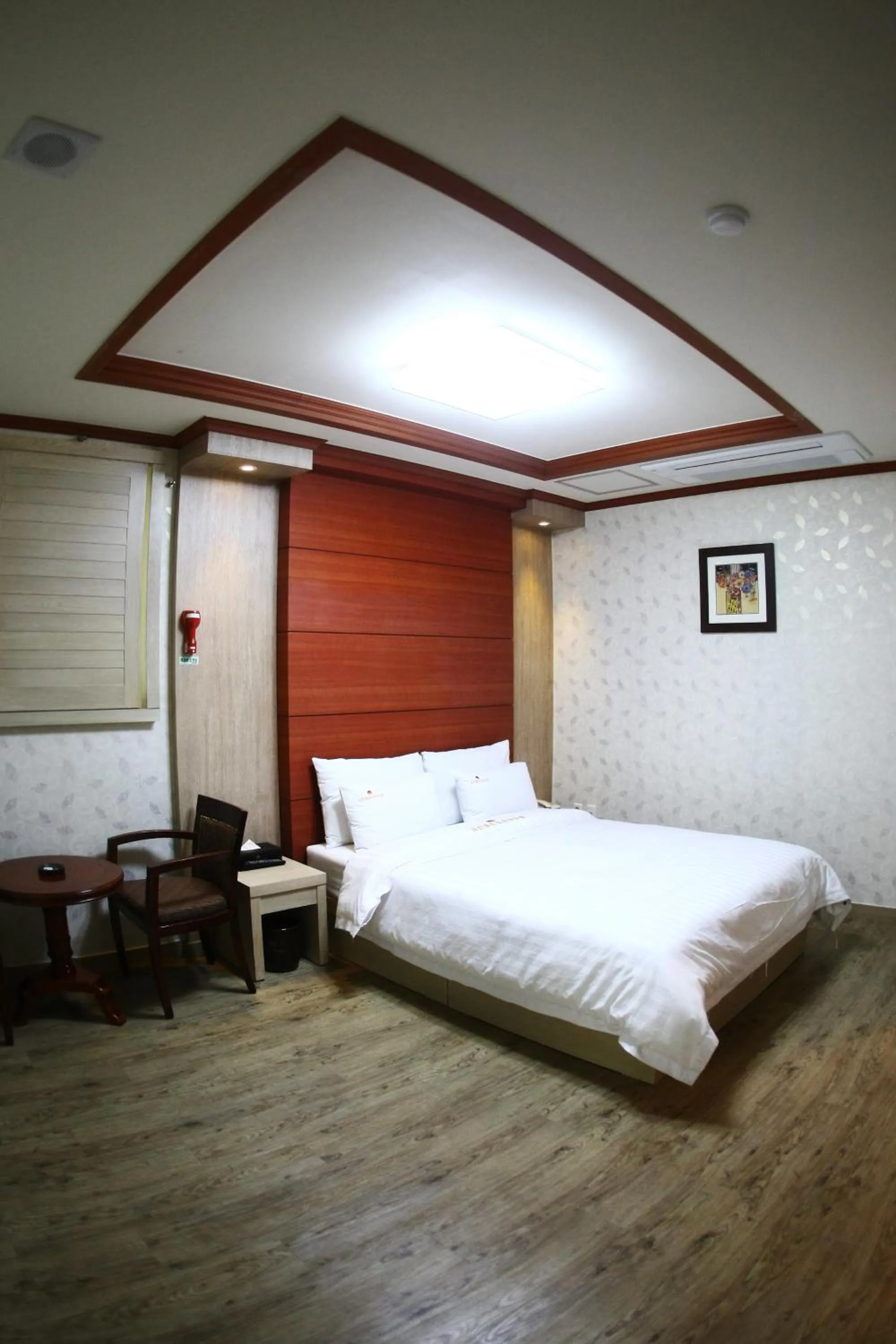 Bed in Metro Pol Tourist Hotel