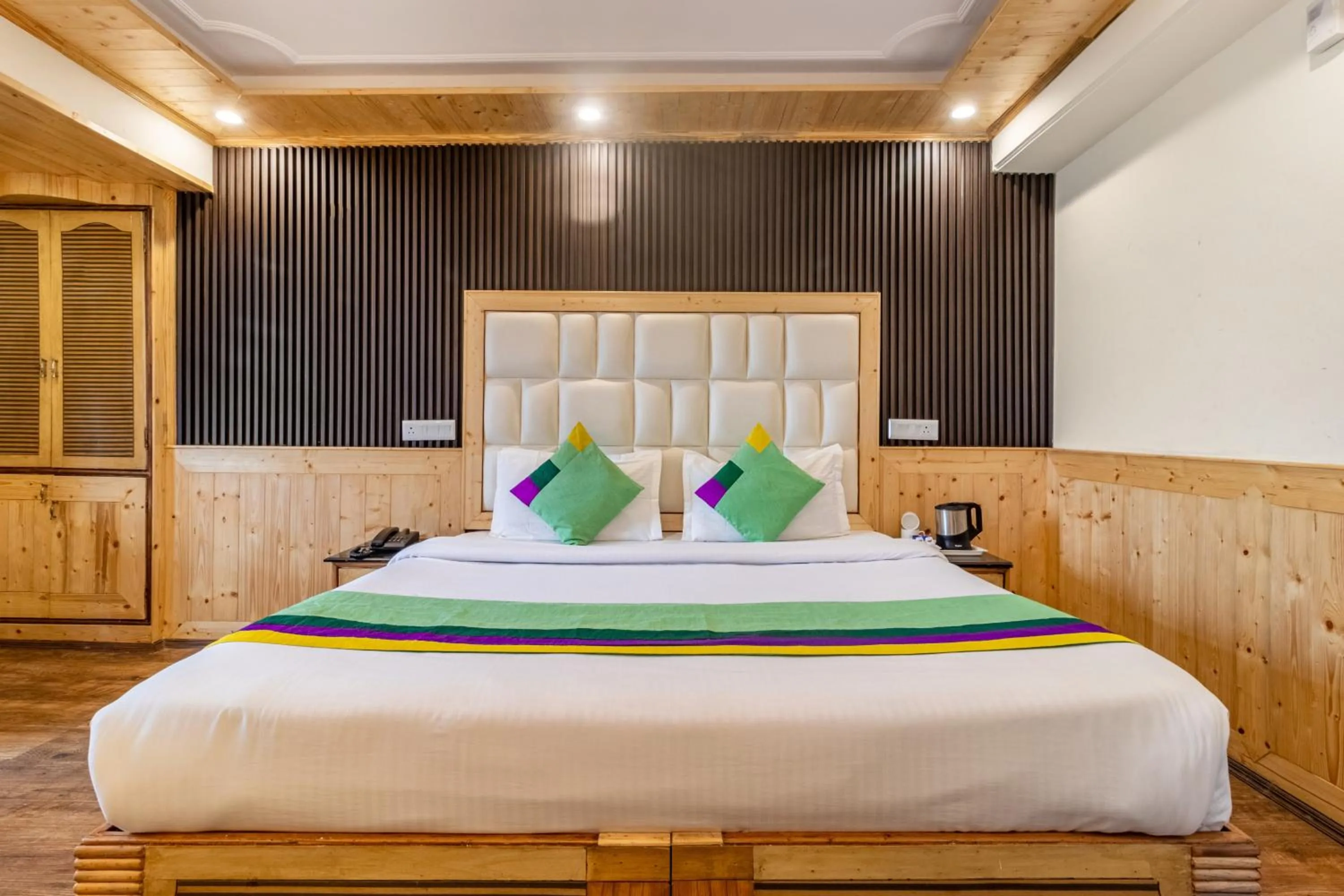 Bedroom, Bed in Treebo Greenland, Mall Road