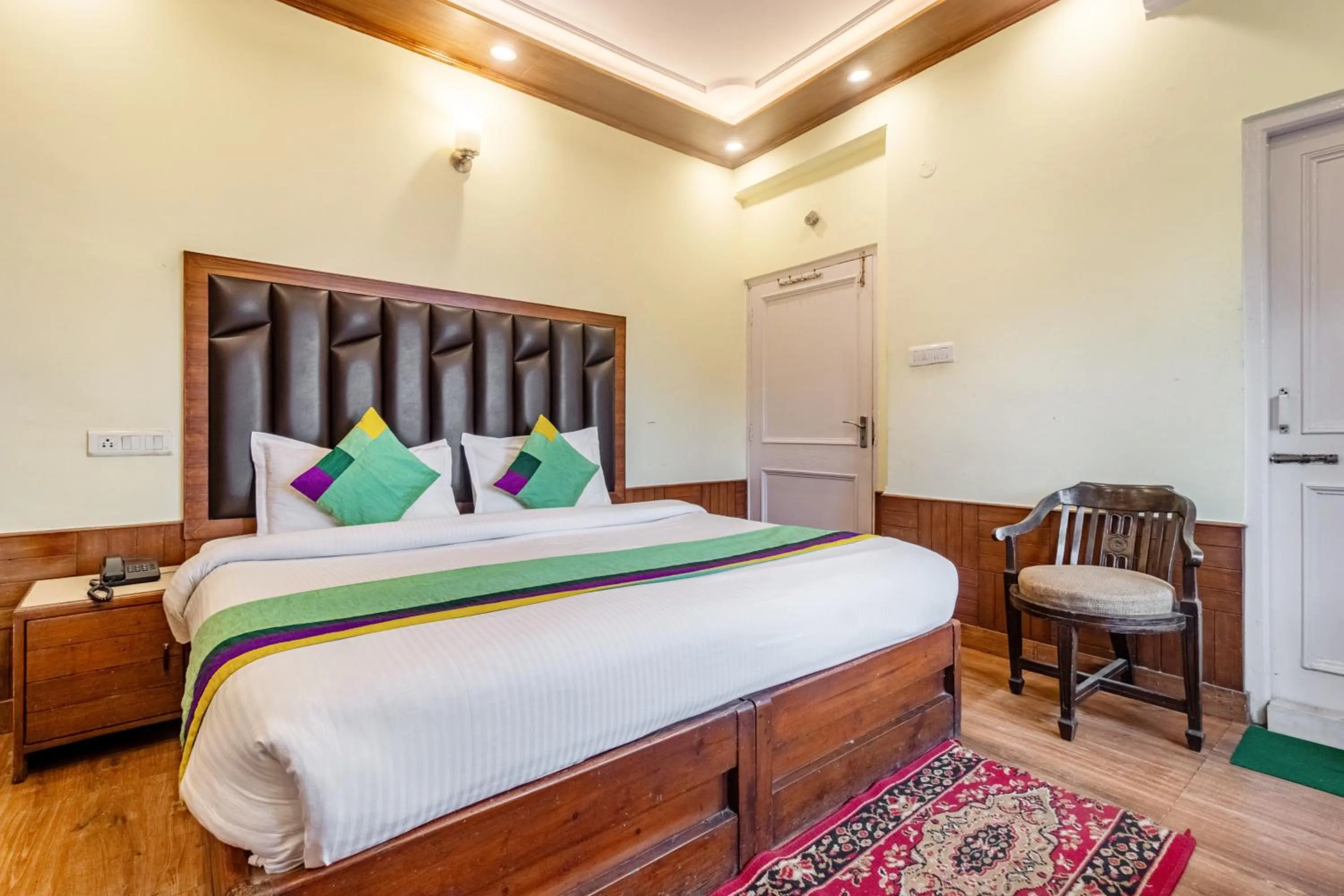 Bedroom, Bed in Treebo Greenland, Mall Road