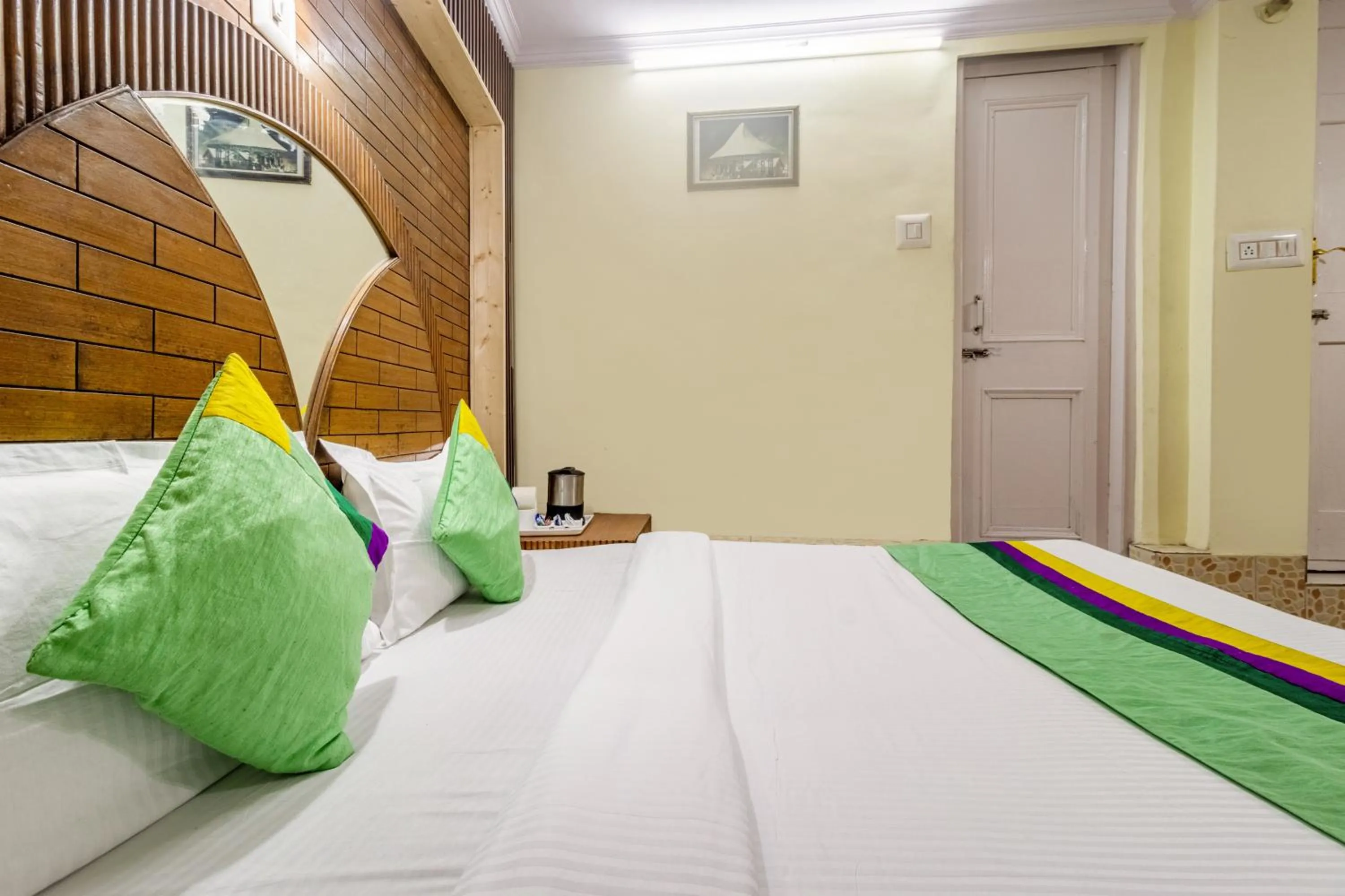 Bedroom, Bed in Treebo Greenland, Mall Road