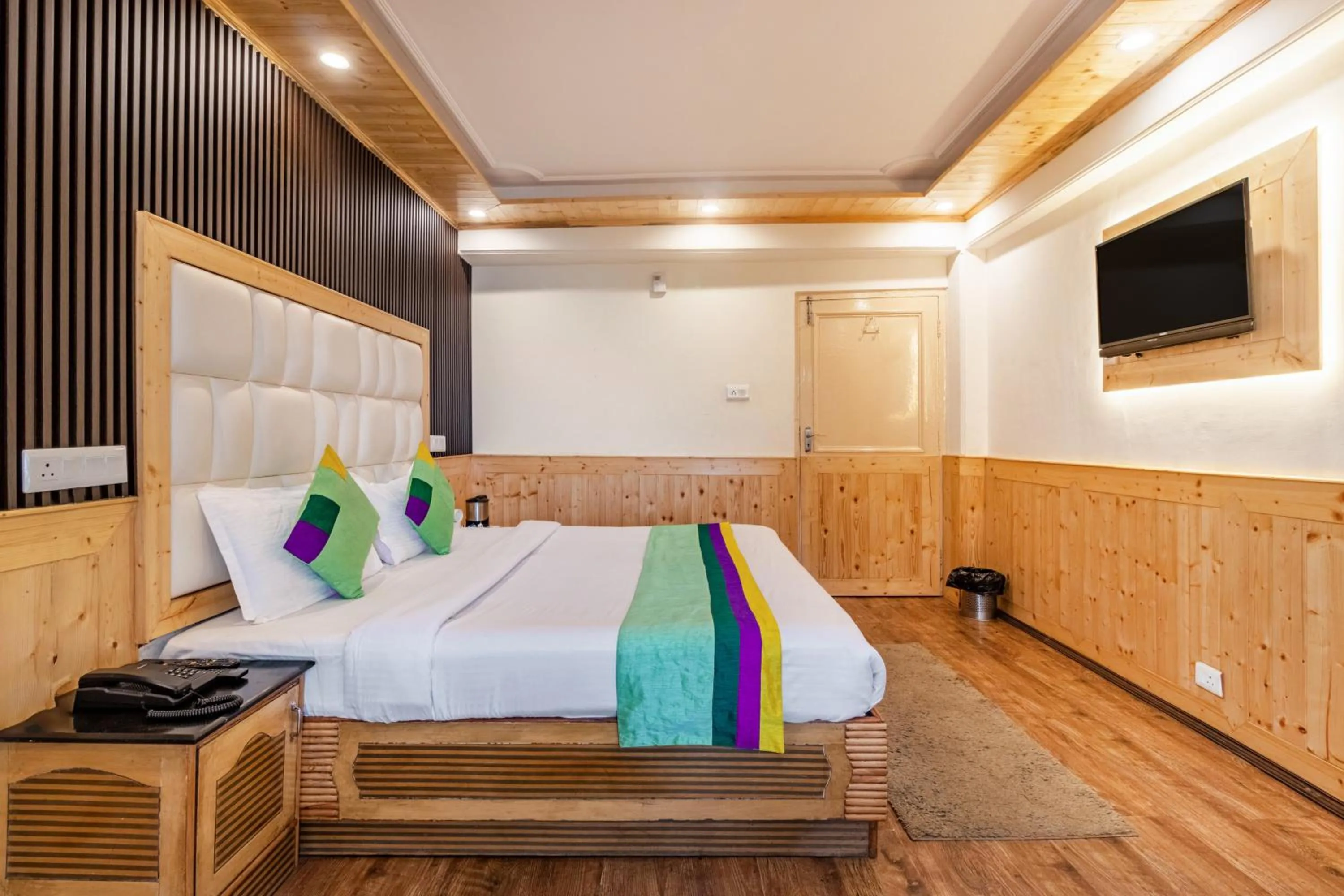 Bedroom, Bed in Treebo Greenland, Mall Road