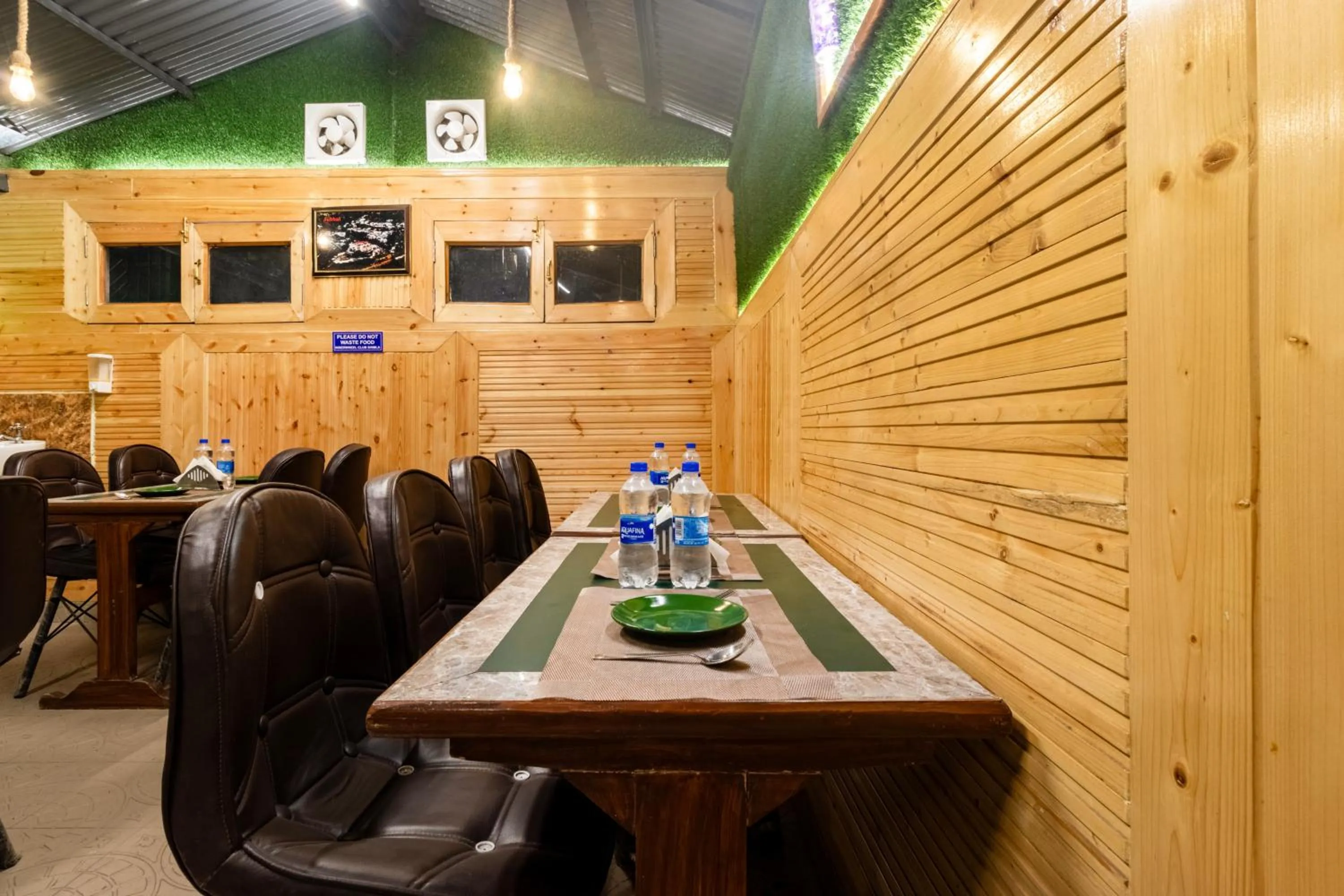 Restaurant/places to eat in Treebo Greenland, Mall Road