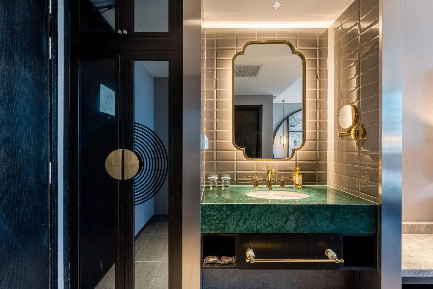 Shower in Crystal Hotel Shanghai North Sichuan Road on the Bund