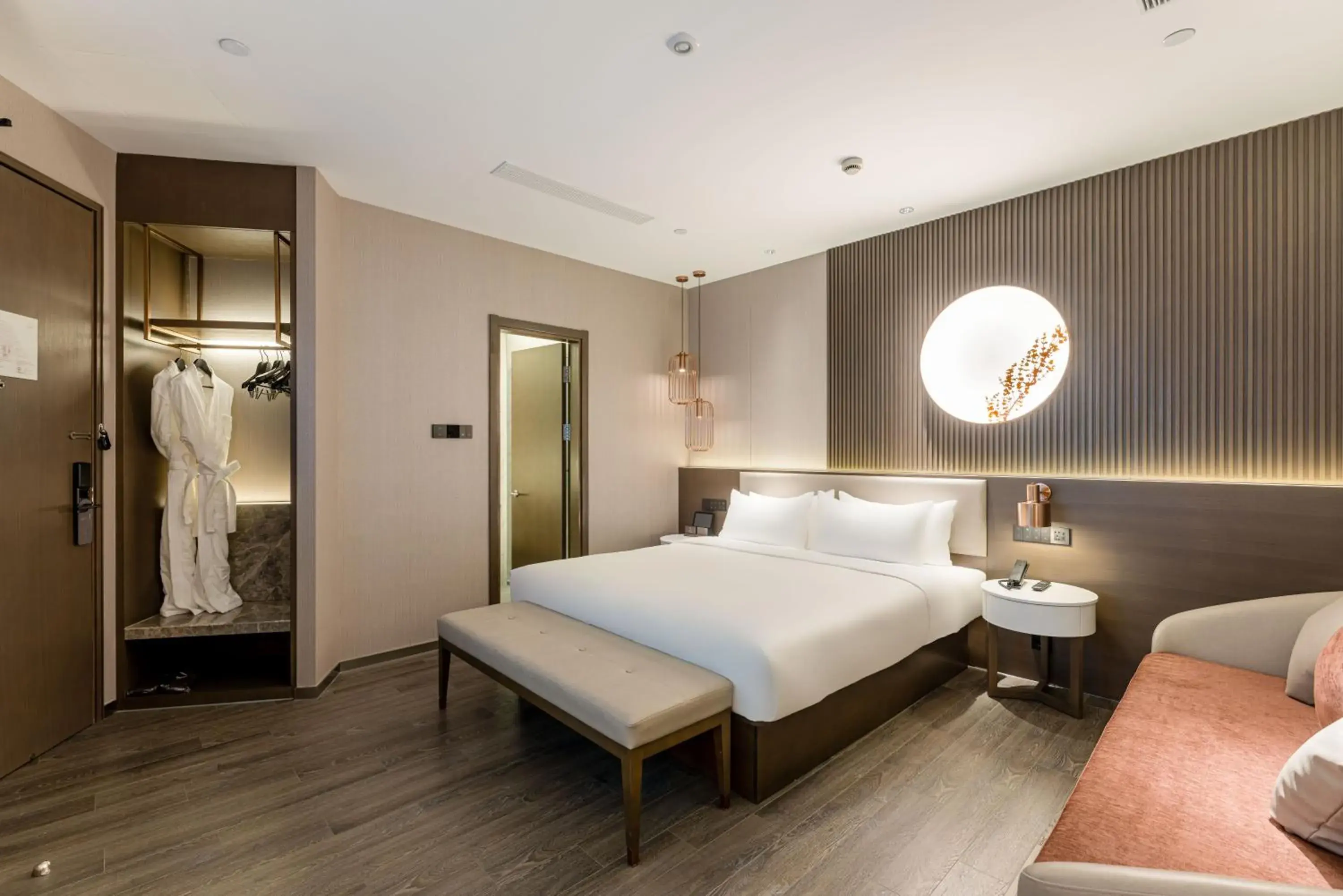 Superior Queen Room - single occupancy in Crystal Hotel Shanghai North Sichuan Road on the Bund Superior Queen Room - single occupancy in Crystal Hotel Shanghai North Sichuan Road on the Bund