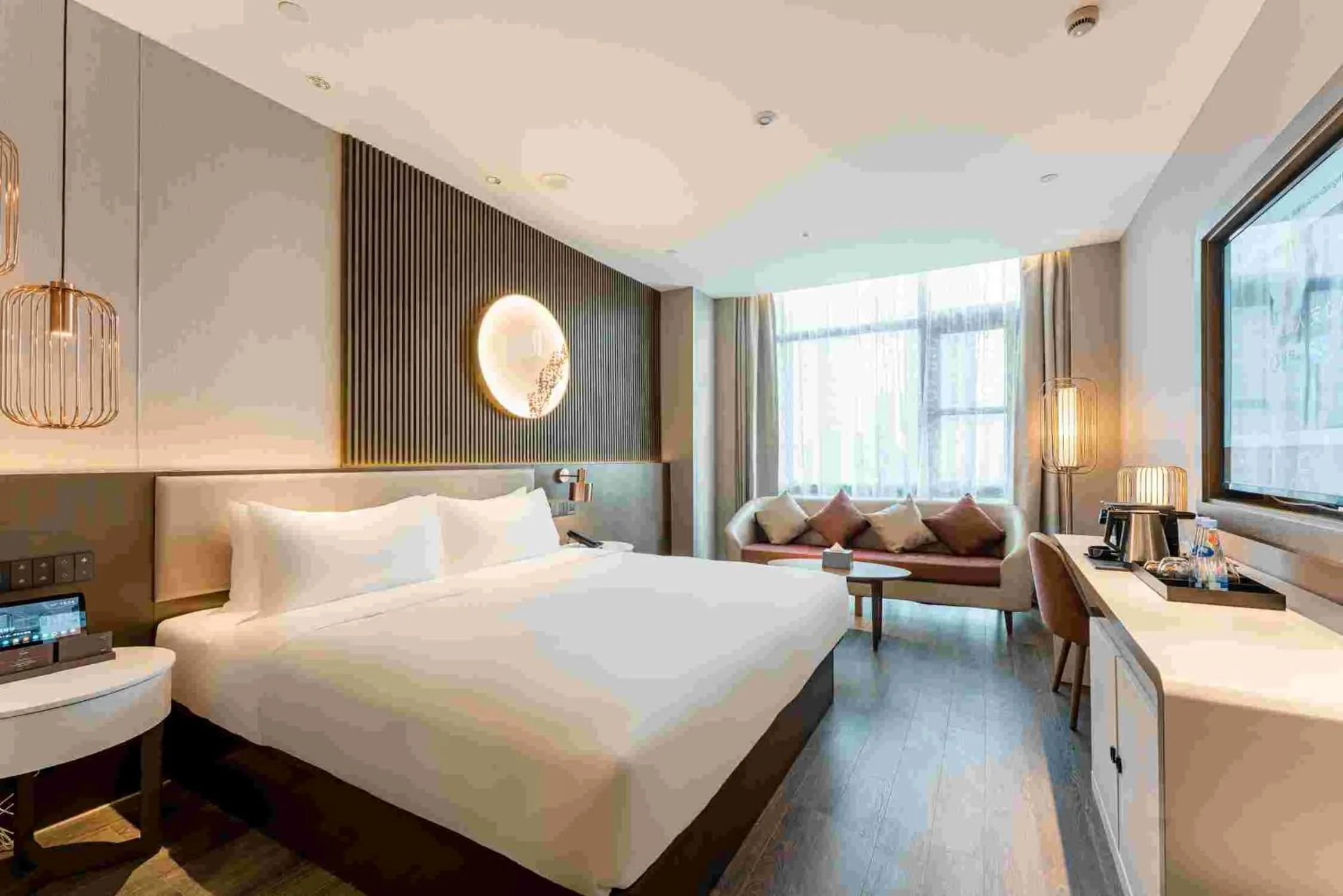 Bed in Crystal Hotel Shanghai North Sichuan Road on the Bund