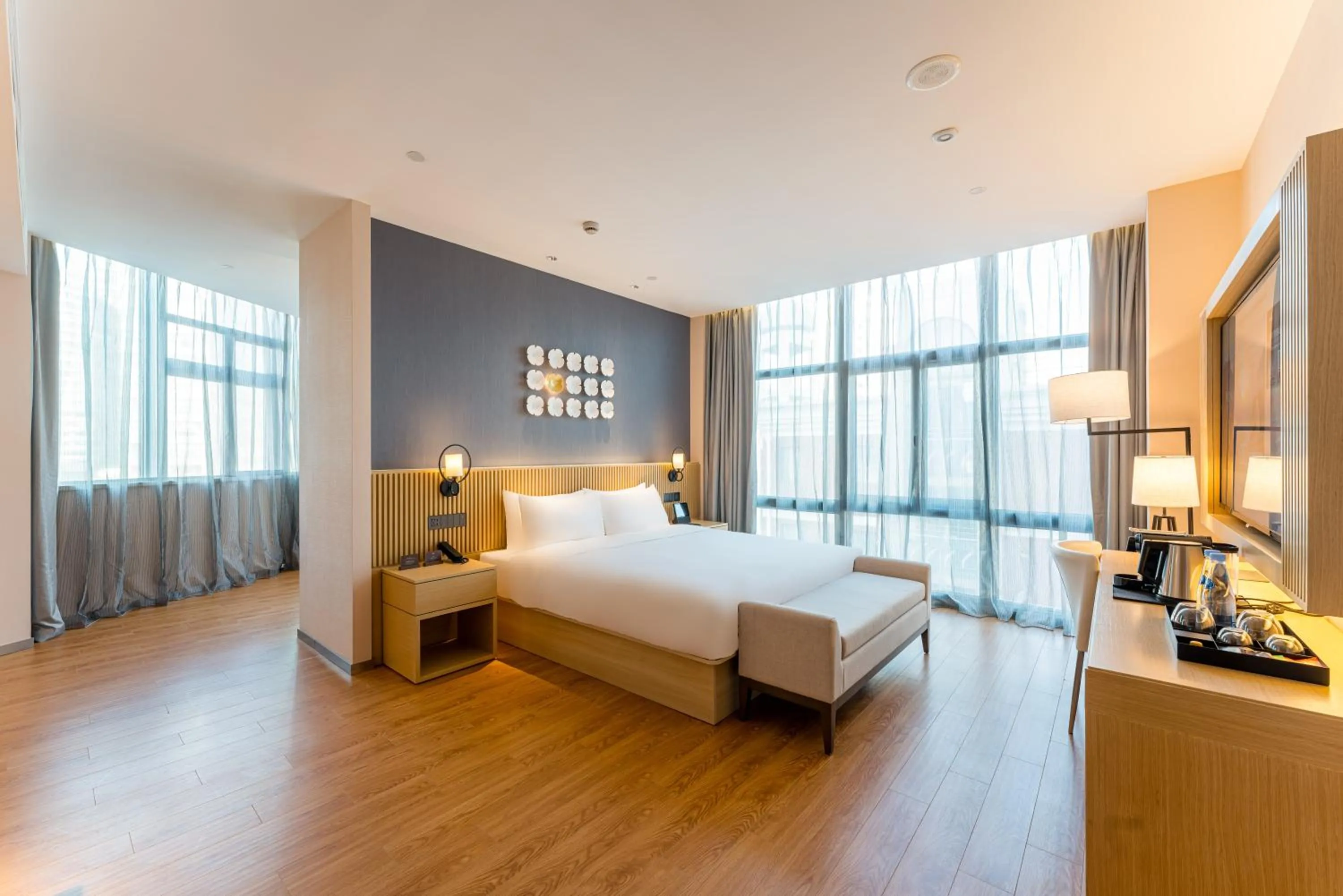 Bedroom, Bed in Crystal Hotel Shanghai North Sichuan Road on the Bund