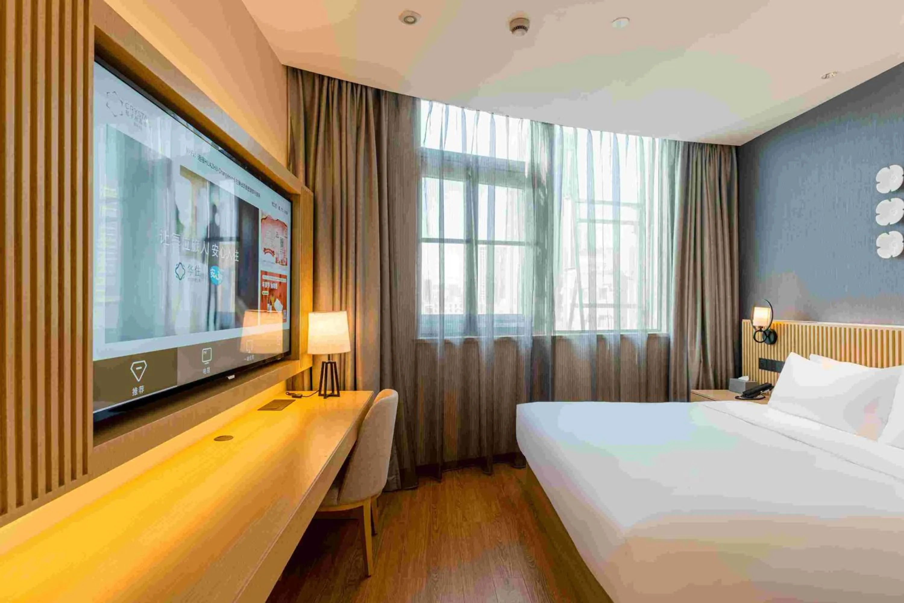 Bed in Crystal Hotel Shanghai North Sichuan Road on the Bund