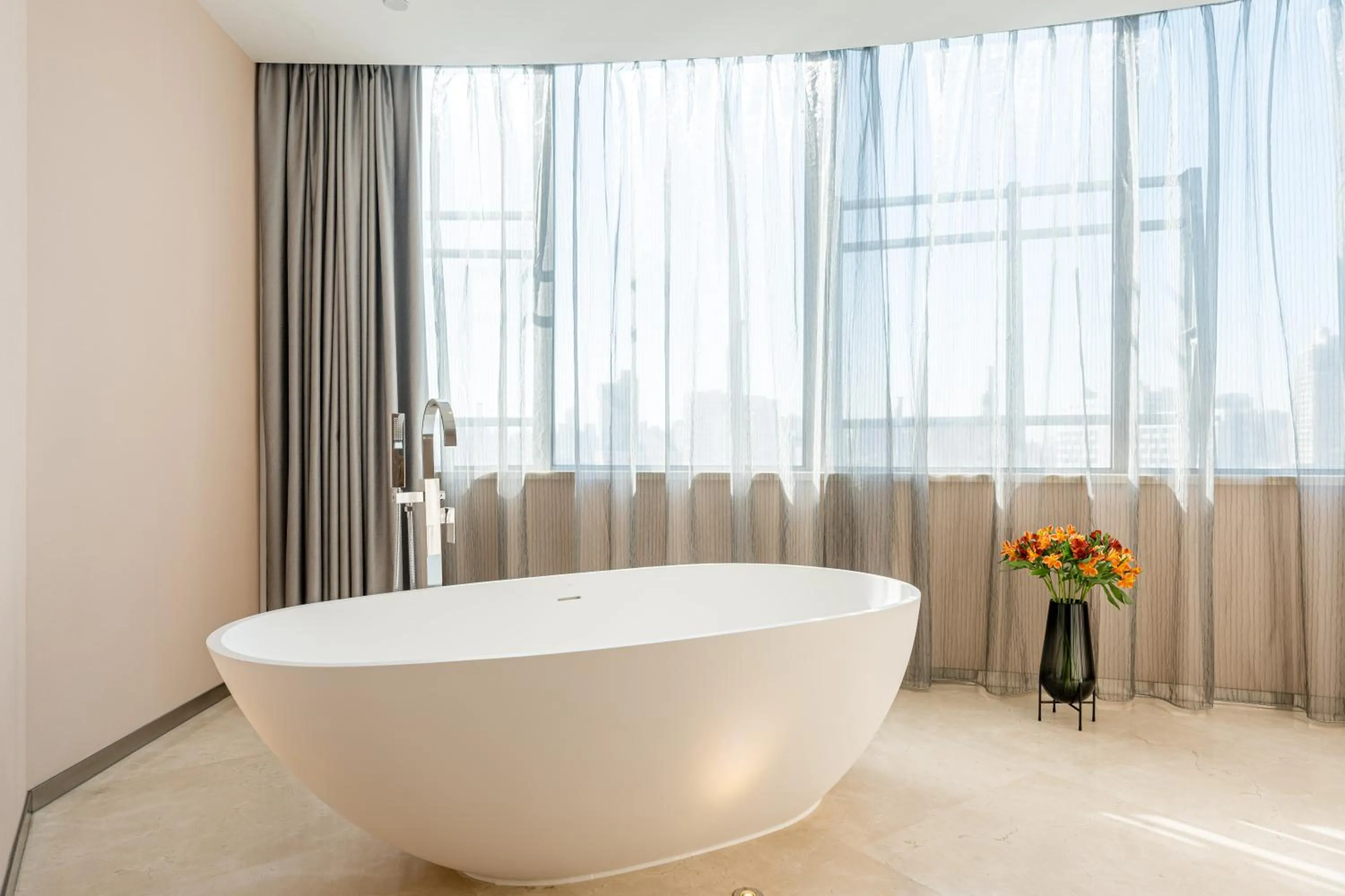 Bath in Crystal Hotel Shanghai North Sichuan Road on the Bund