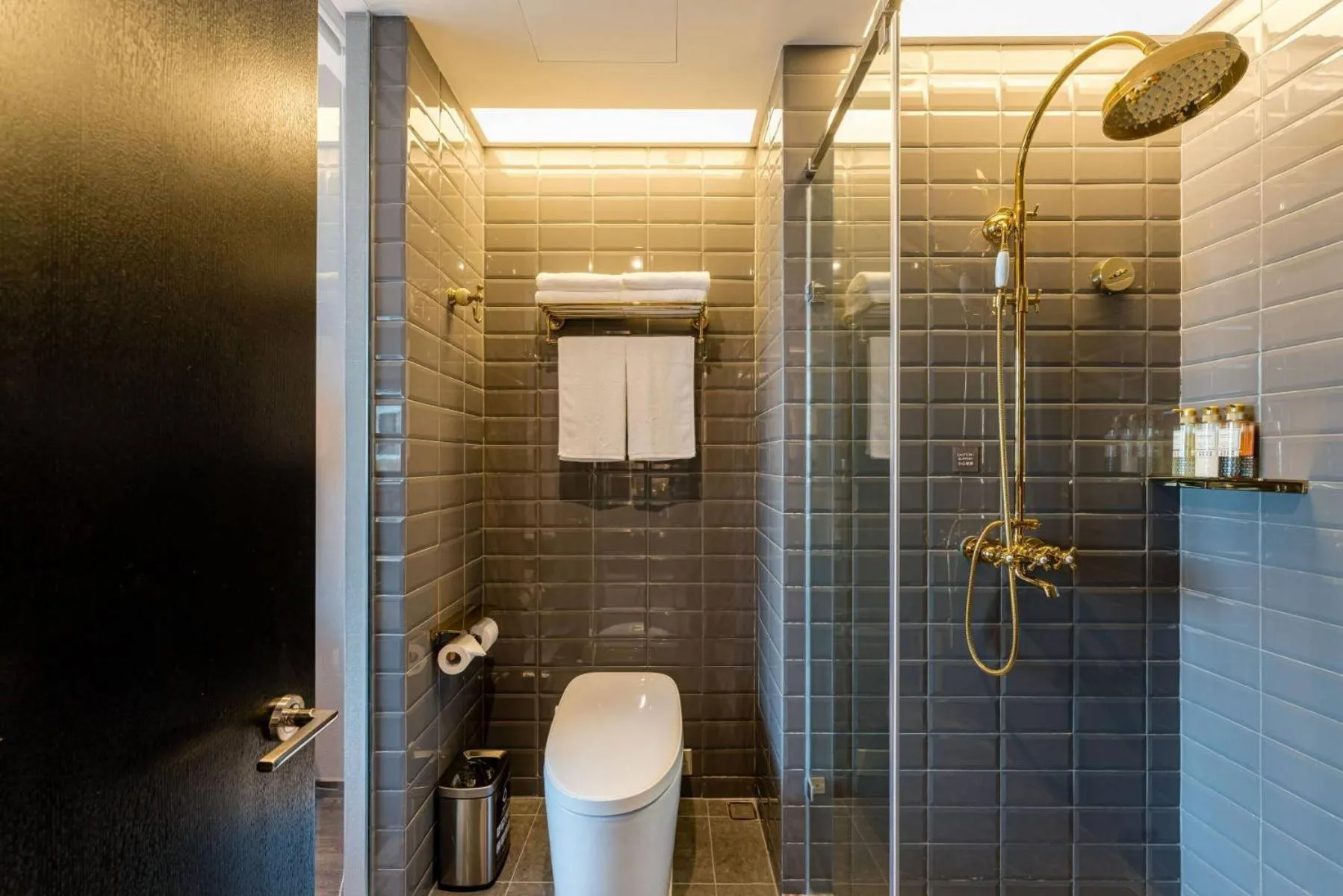 Shower in Crystal Hotel Shanghai North Sichuan Road on the Bund