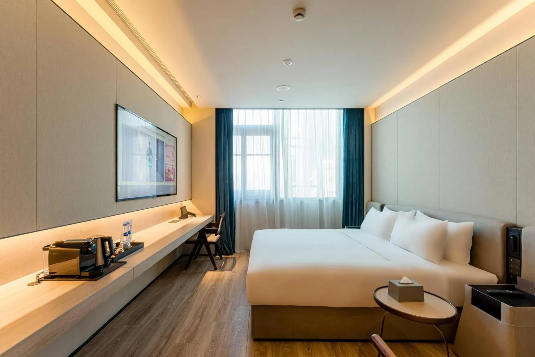 Bed in Crystal Hotel Shanghai North Sichuan Road on the Bund