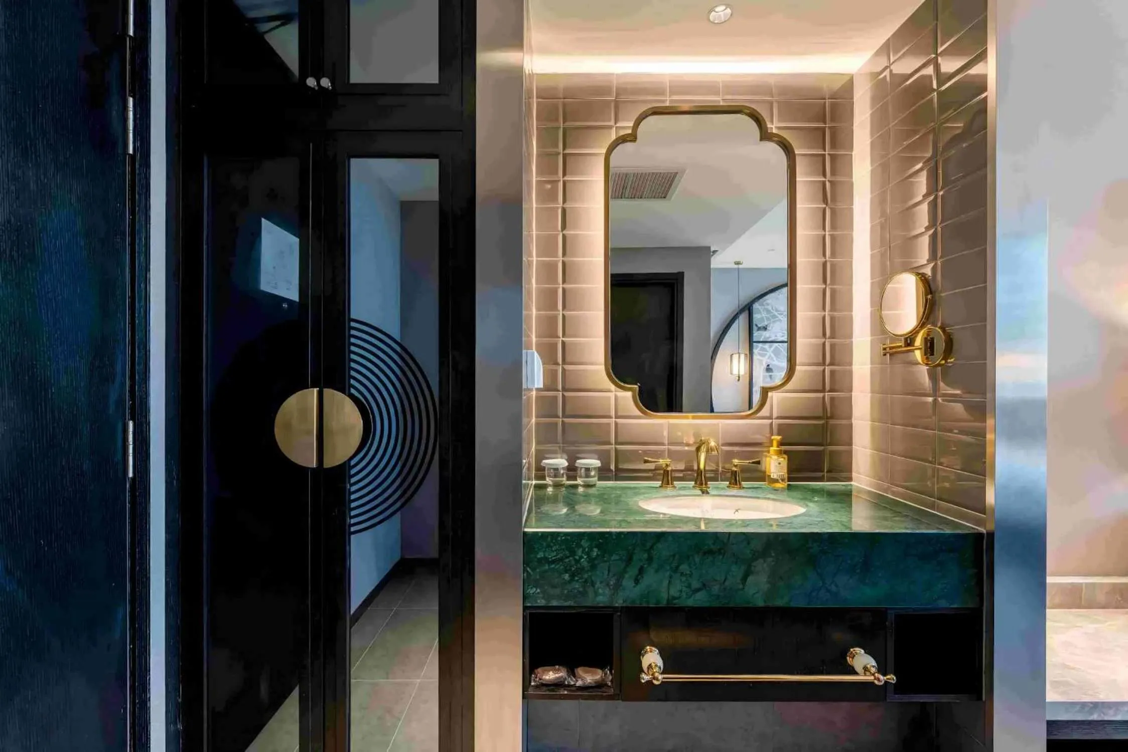 Shower in Crystal Hotel Shanghai North Sichuan Road on the Bund