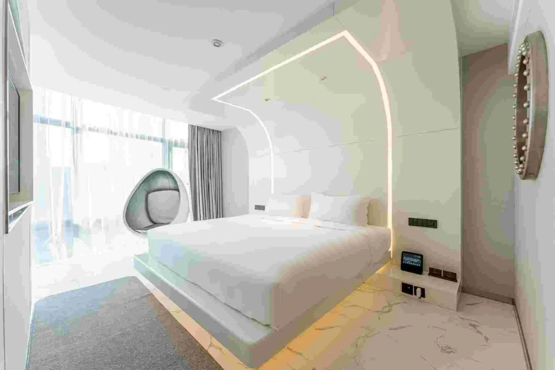 Bed in Crystal Hotel Shanghai North Sichuan Road on the Bund