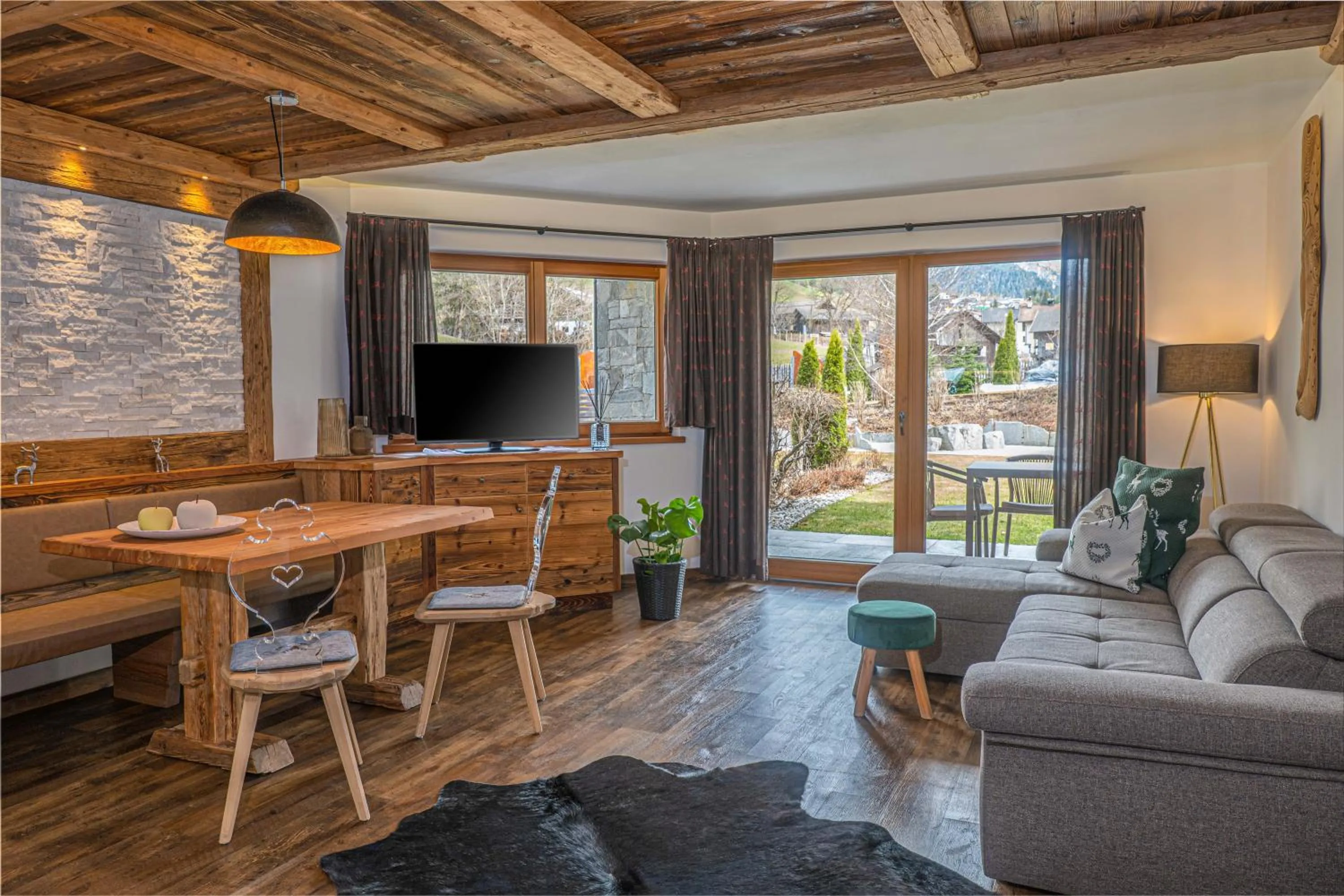 Communal lounge/ TV room in Alpine Mountain Chalet