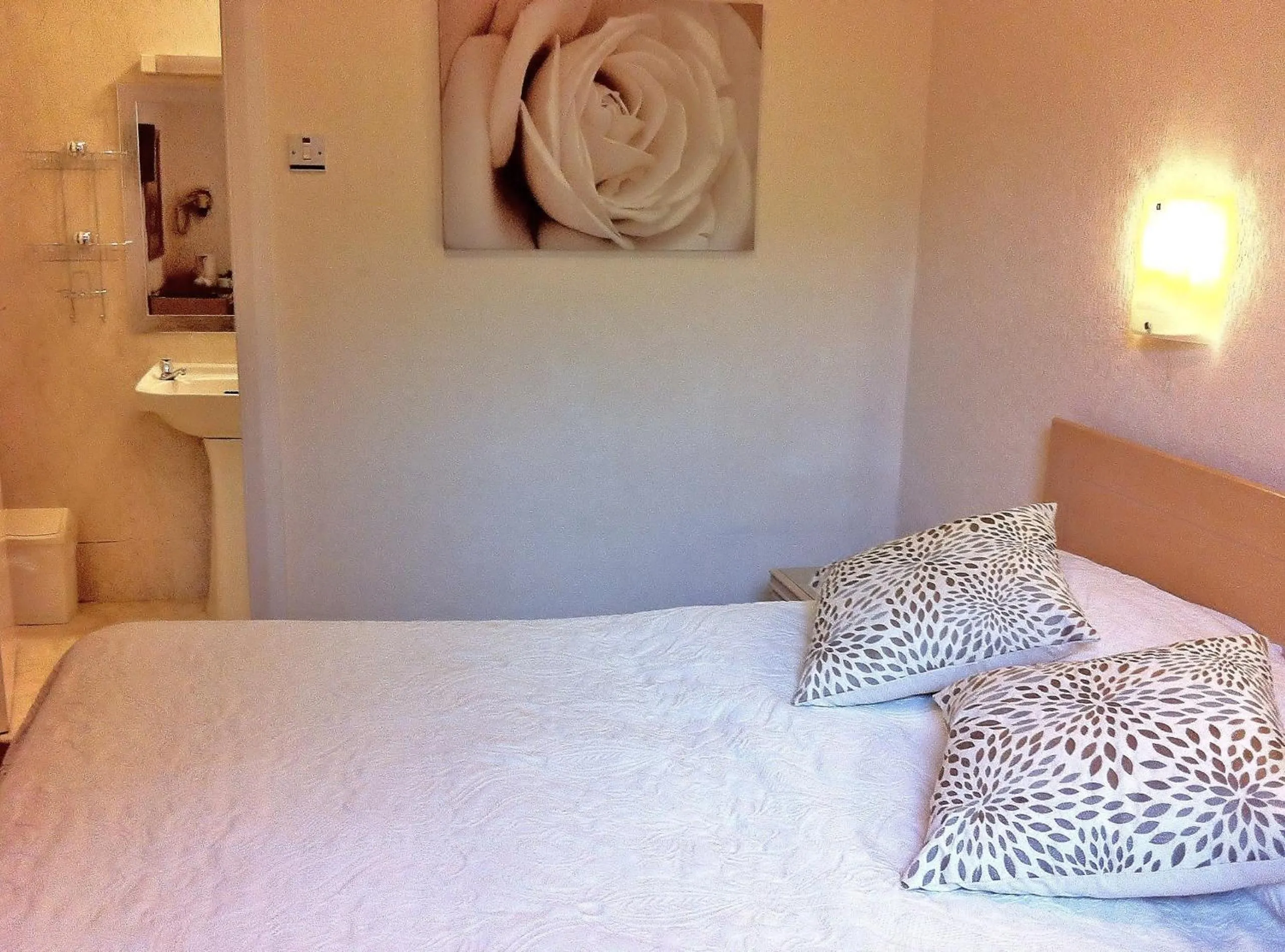 Bed in Burley Court Hotel