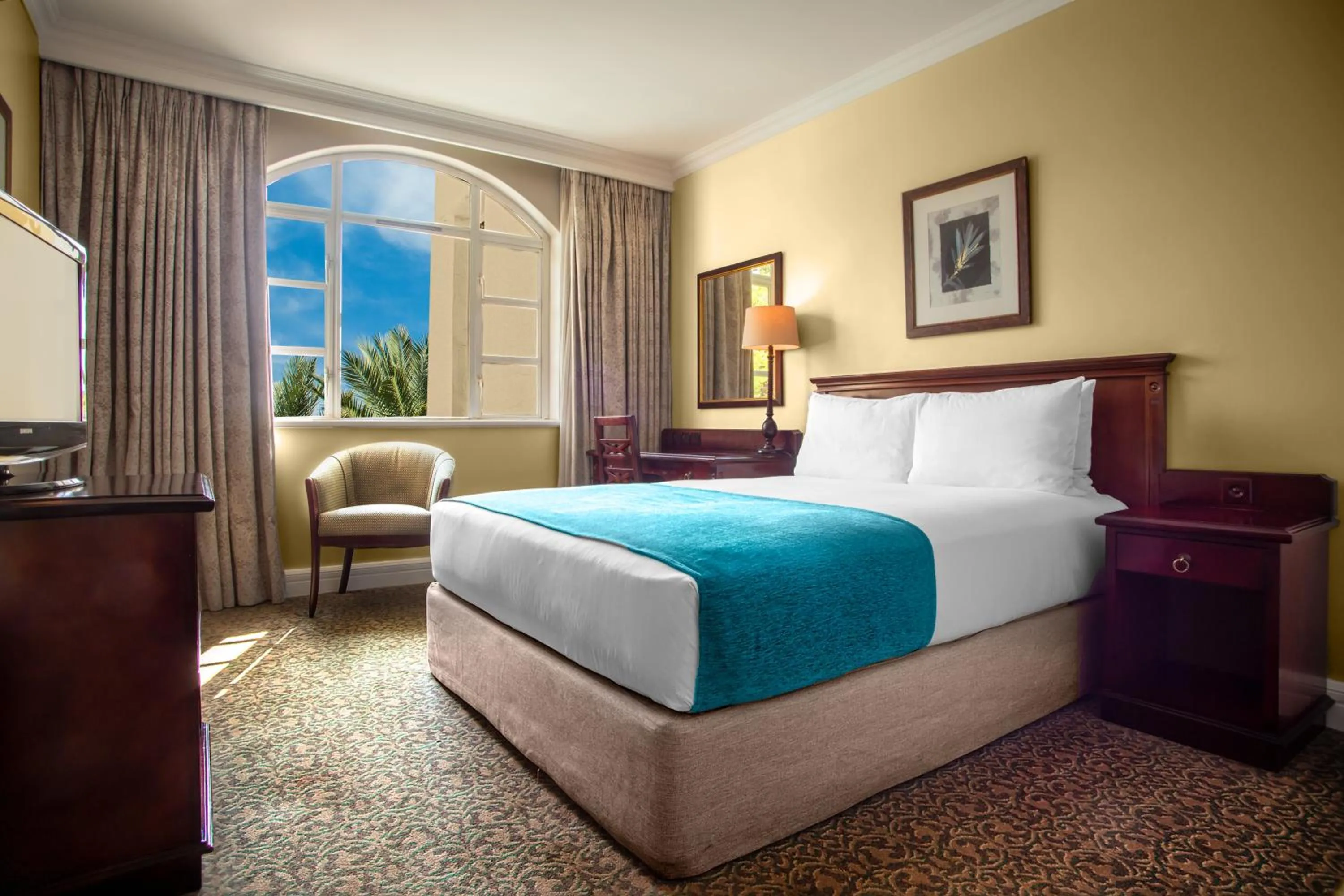 Bedroom, Bed in The Ridge Hotel