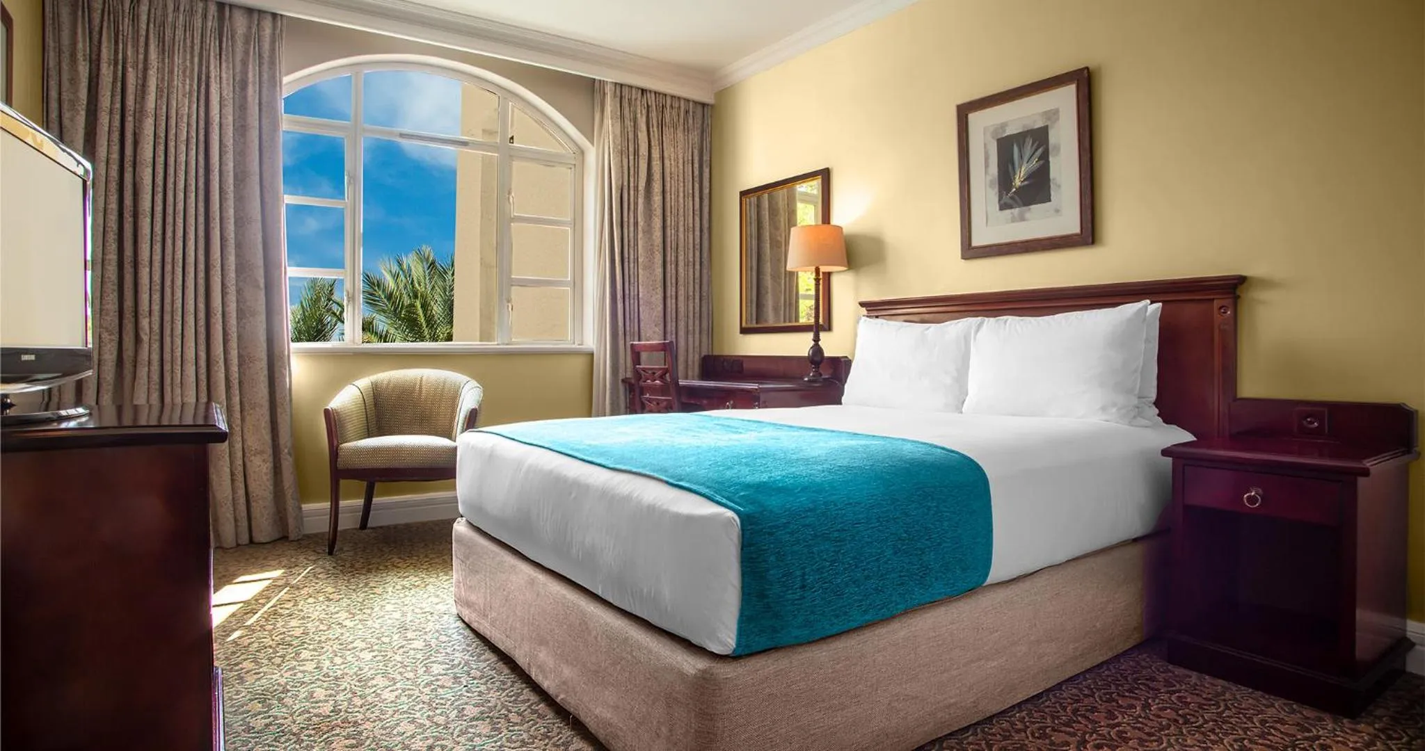 Bedroom, Bed in The Ridge Hotel