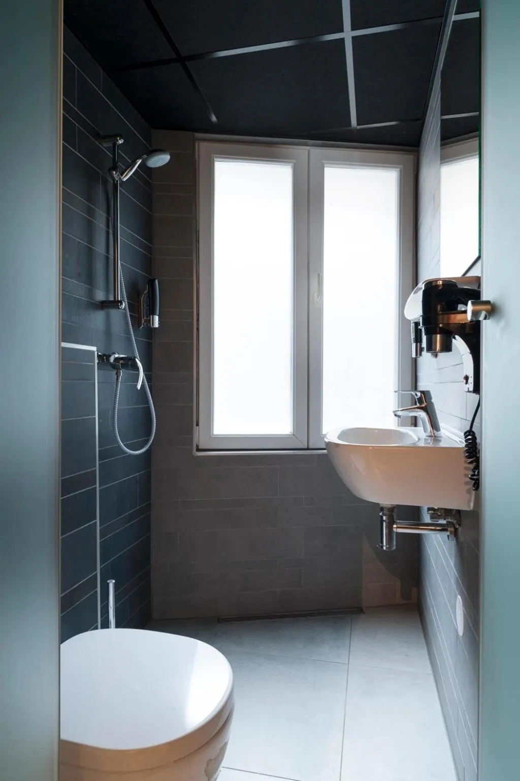 Shower in Urban City Centre Hostel