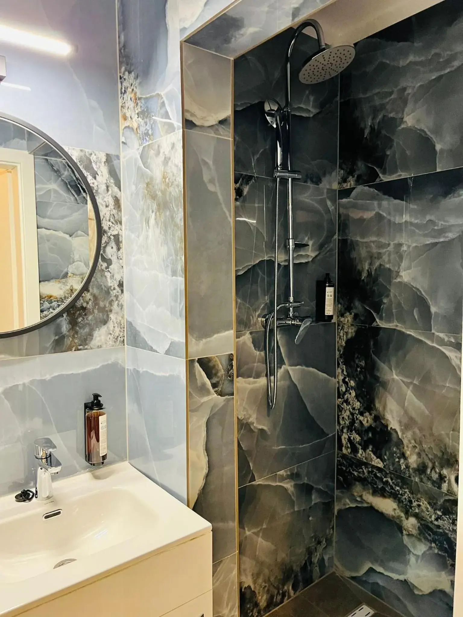 Superior Twin Room in Hotel Royal Plaza By TimHotels Superior Twin Room in Hotel Royal Plaza By TimHotels