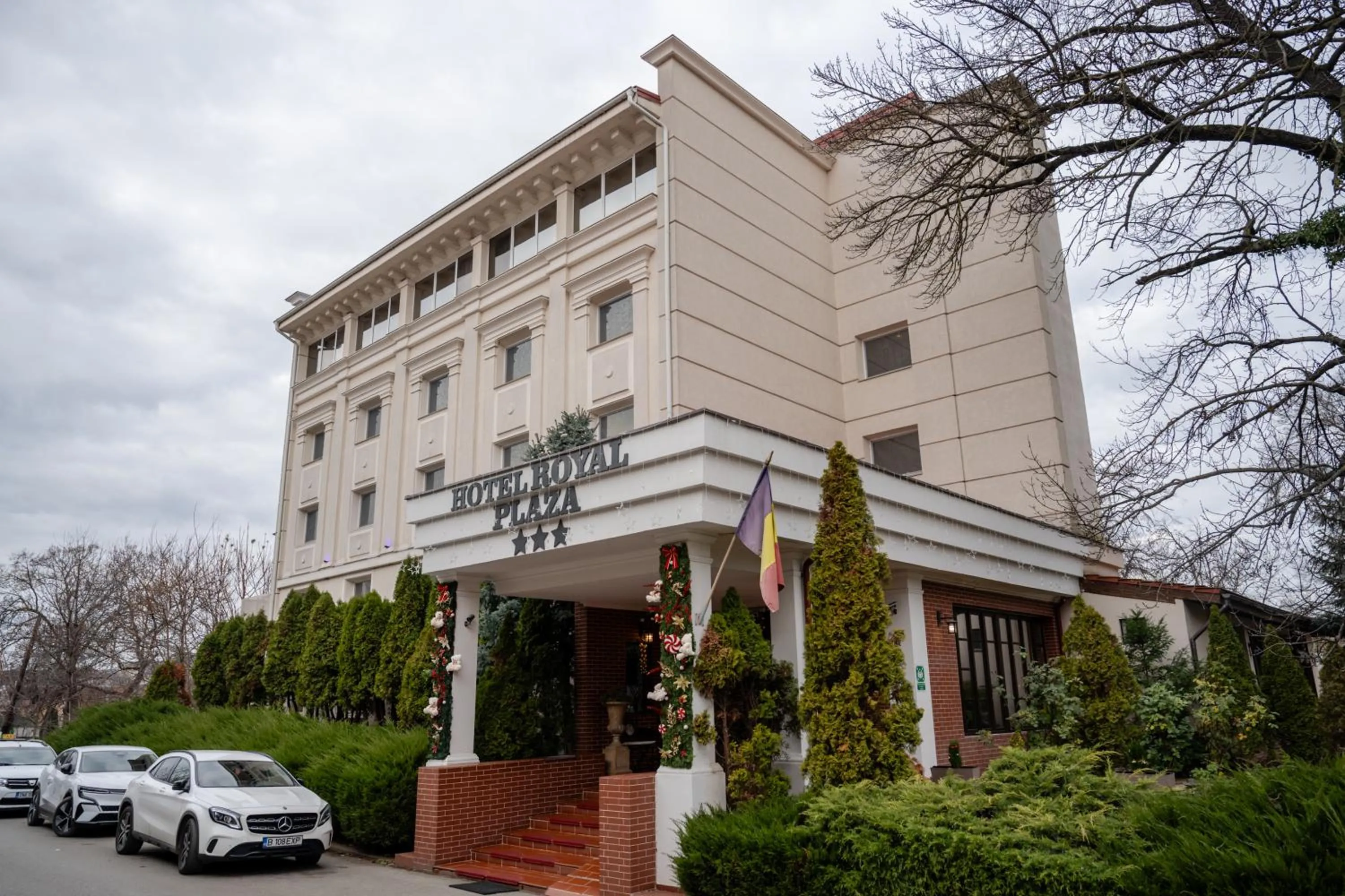 Property building in Hotel Royal Plaza By TimHotels