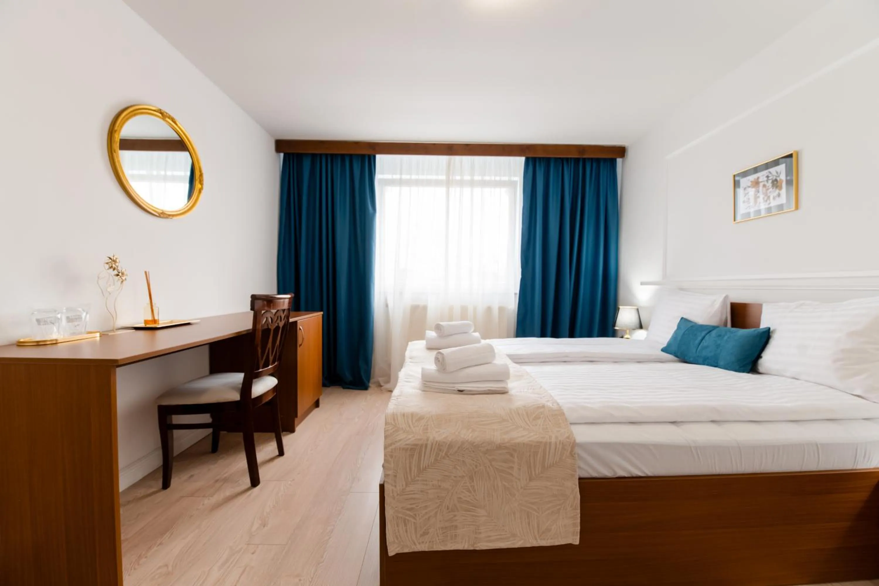 Bed in Hotel Royal Plaza By TimHotels