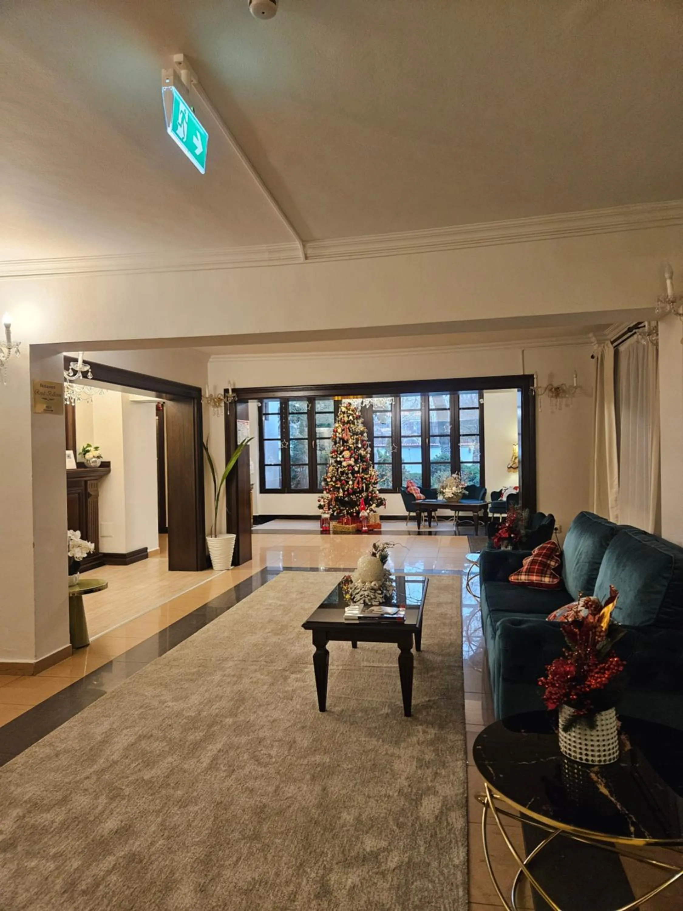 Lobby or reception in Hotel Royal Plaza By TimHotels