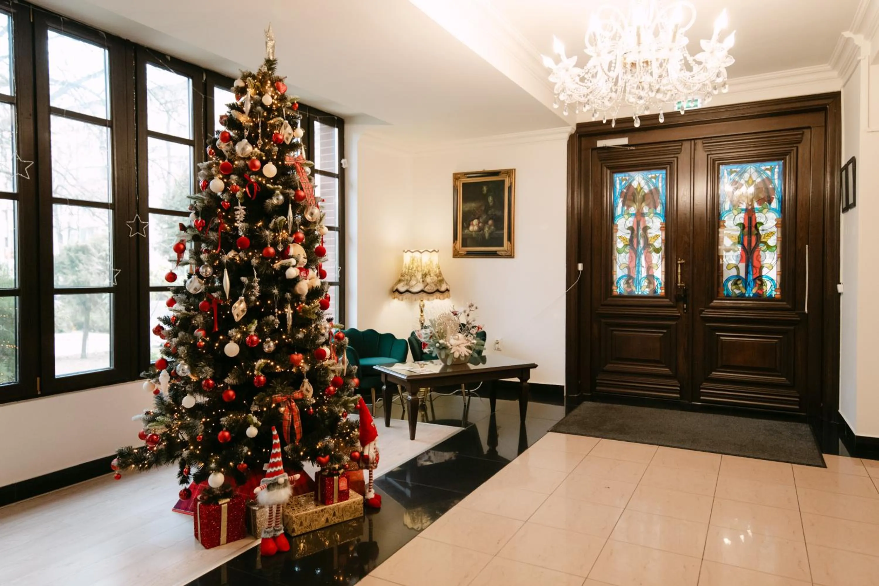 Facade/entrance in Hotel Royal Plaza By TimHotels