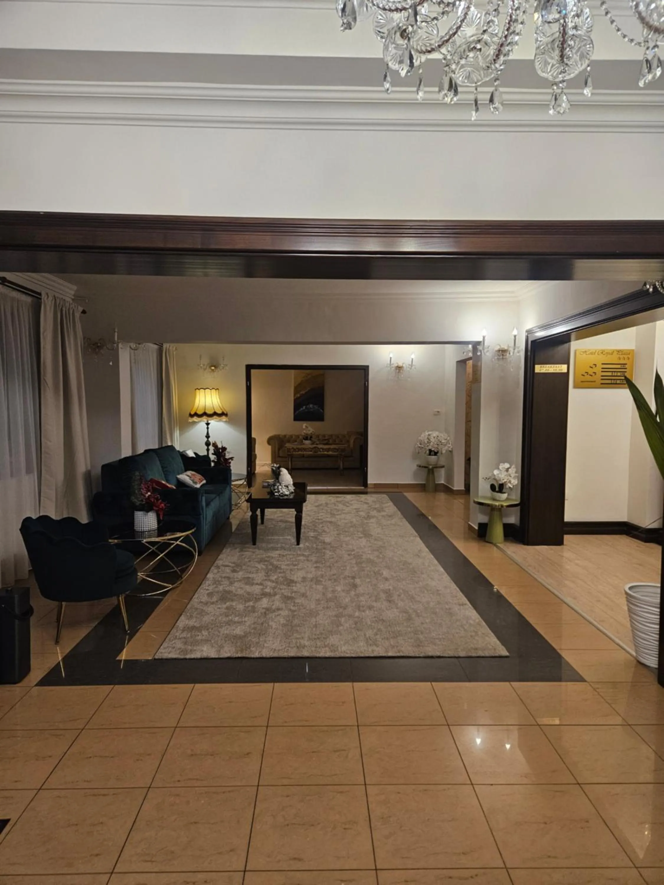 Lobby or reception in Hotel Royal Plaza By TimHotels