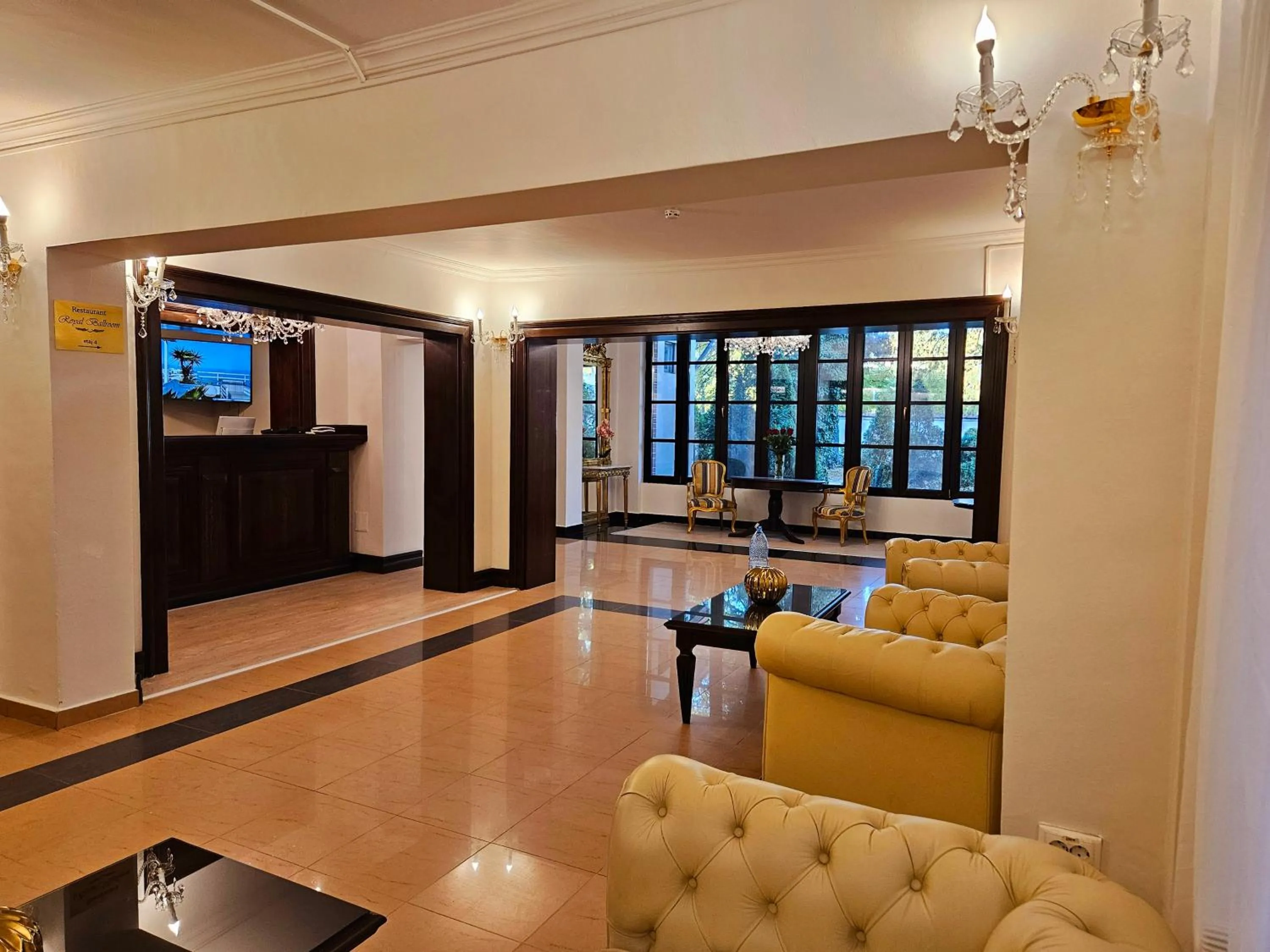 Lobby or reception in Hotel Royal Plaza By TimHotels