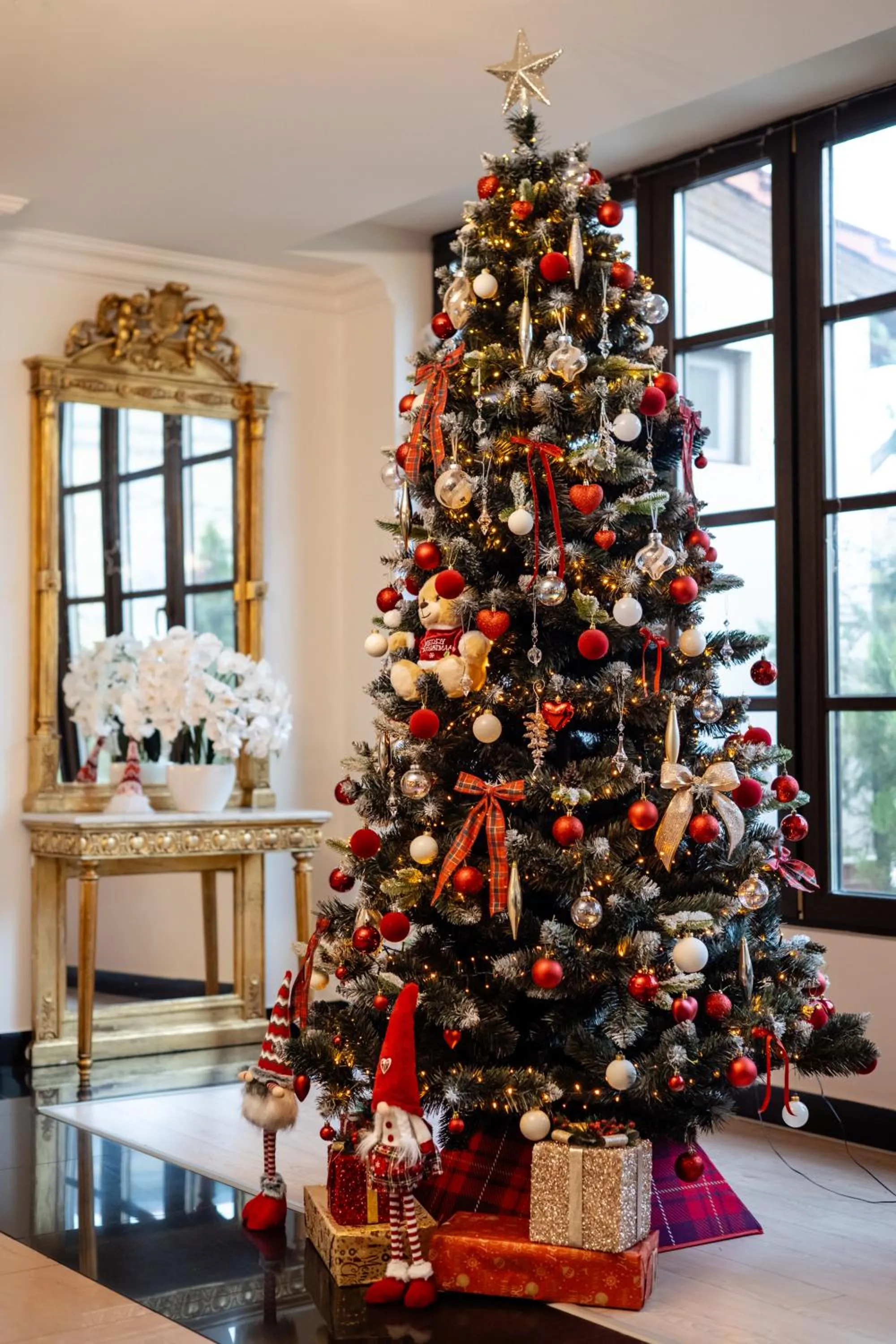 Lounge or bar in Hotel Royal Plaza By TimHotels