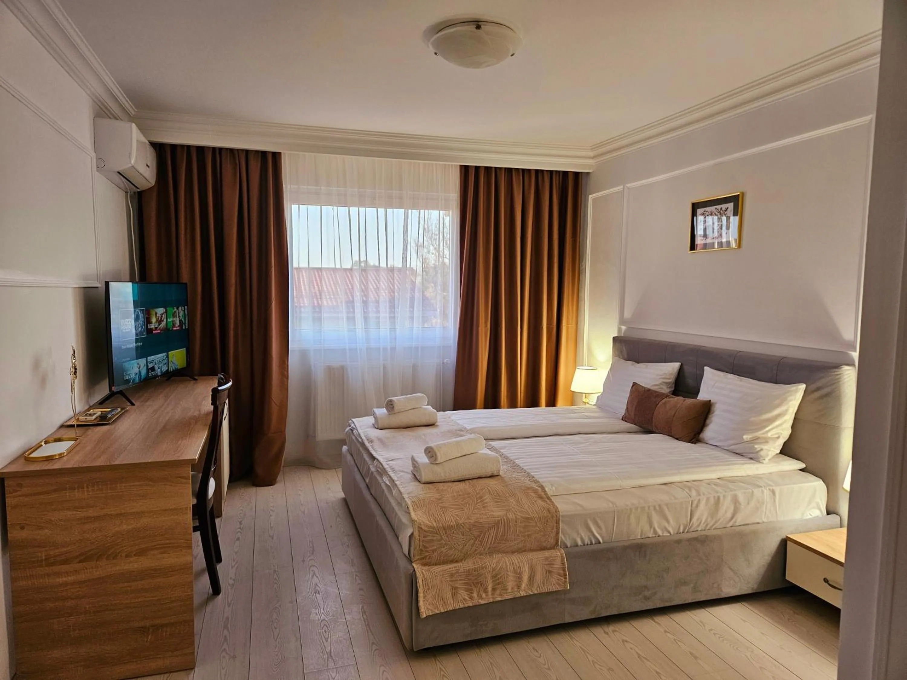 Bed in Hotel Royal Plaza By TimHotels