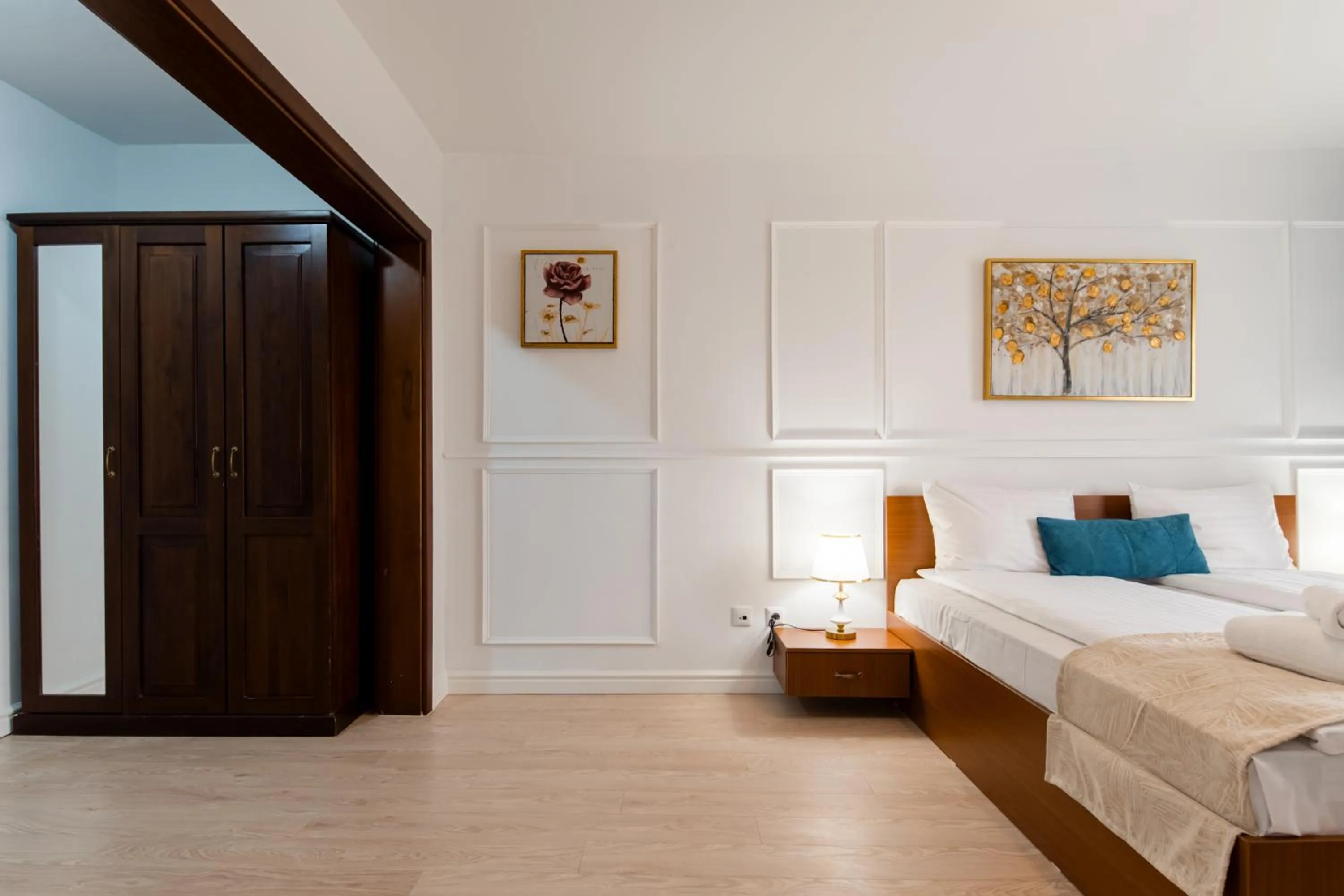 Bed in Hotel Royal Plaza By TimHotels