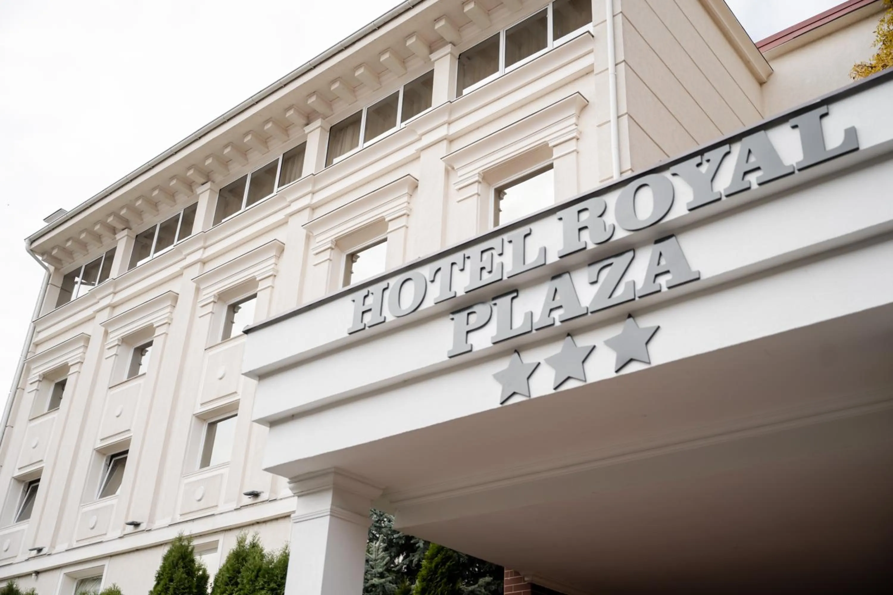 Logo/Certificate/Sign in Hotel Royal Plaza By TimHotels