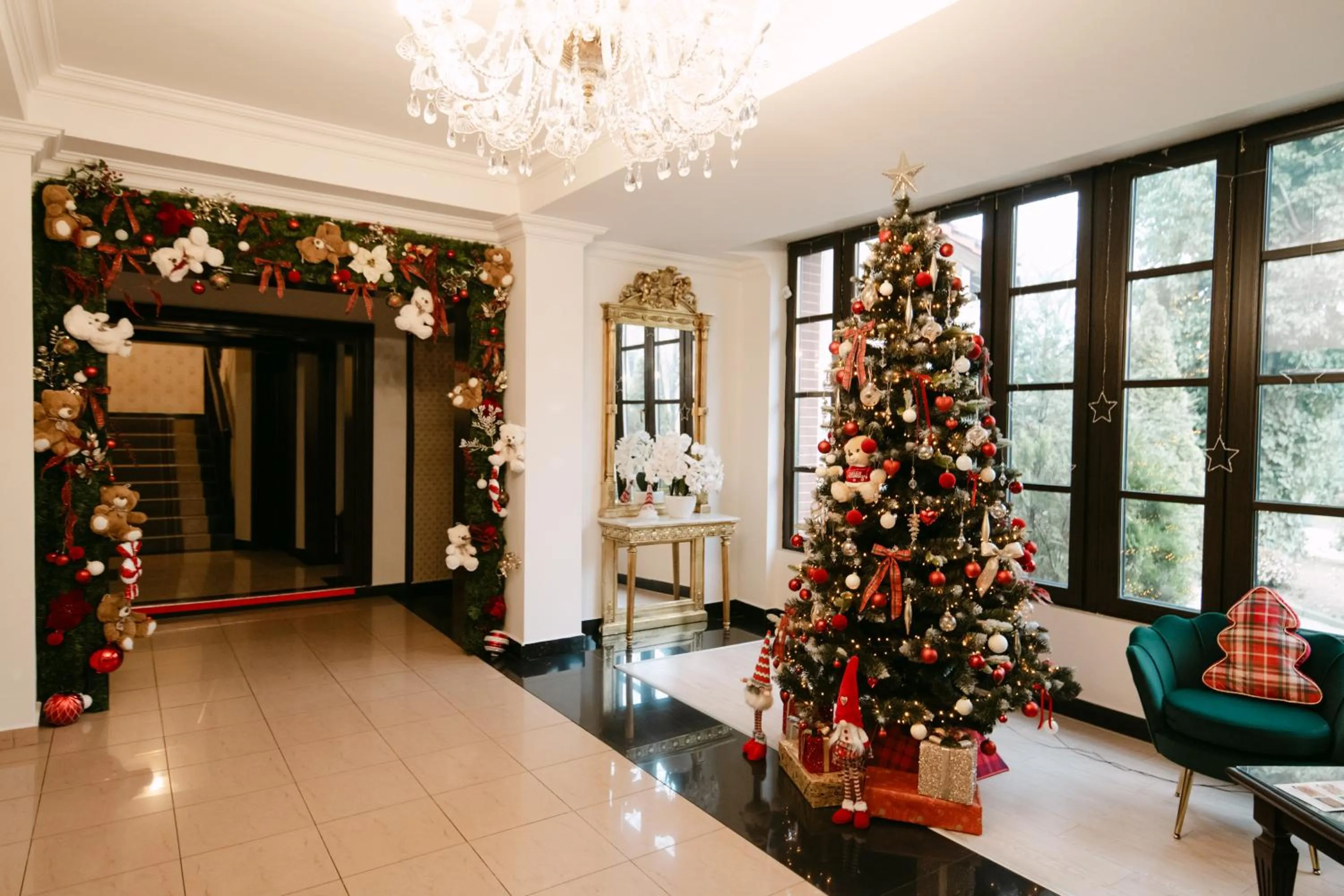 Lobby or reception in Hotel Royal Plaza By TimHotels